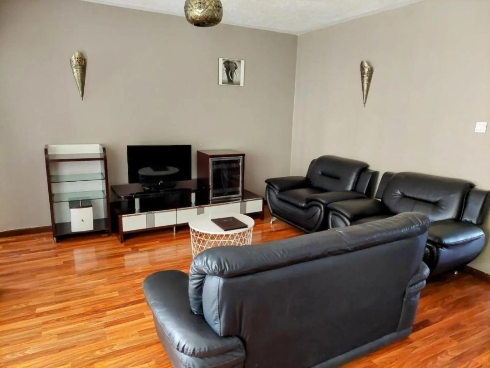 TV and multimedia in Eldon Apartments & Suites