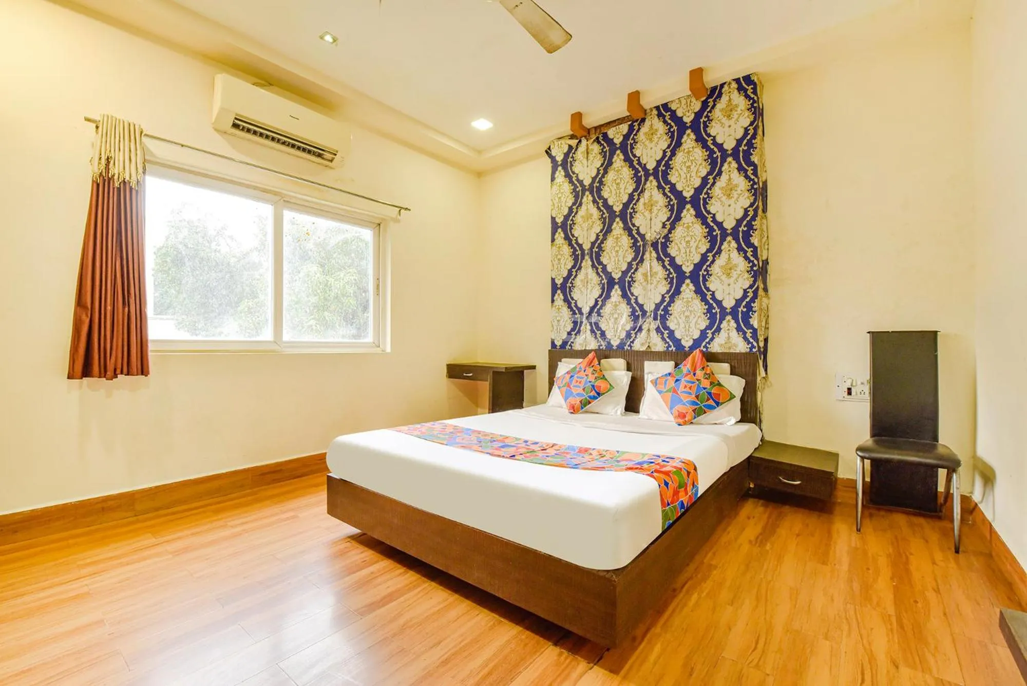 Bed in FabHotel Shri Shyam Palace