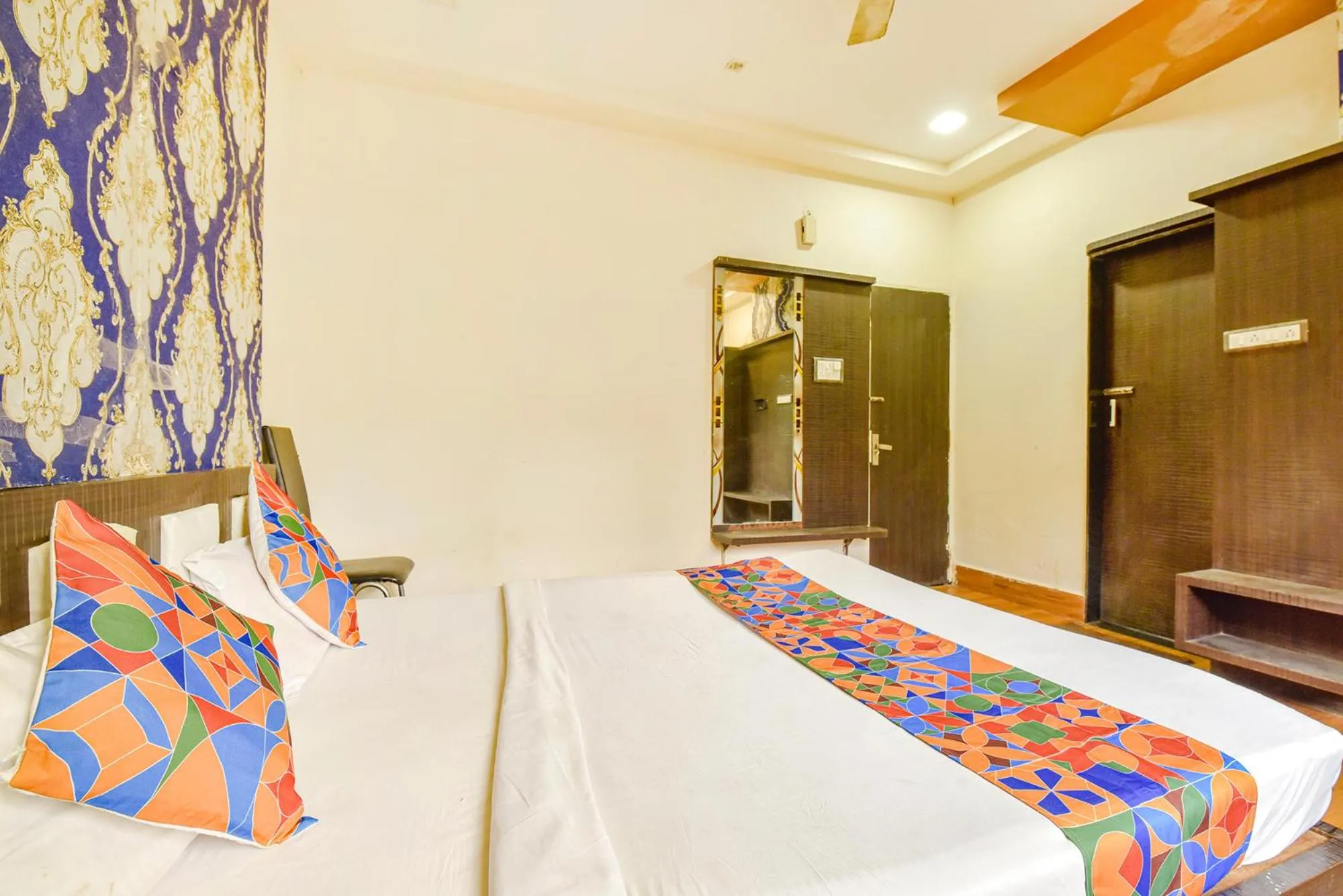 Bed in FabHotel Shri Shyam Palace