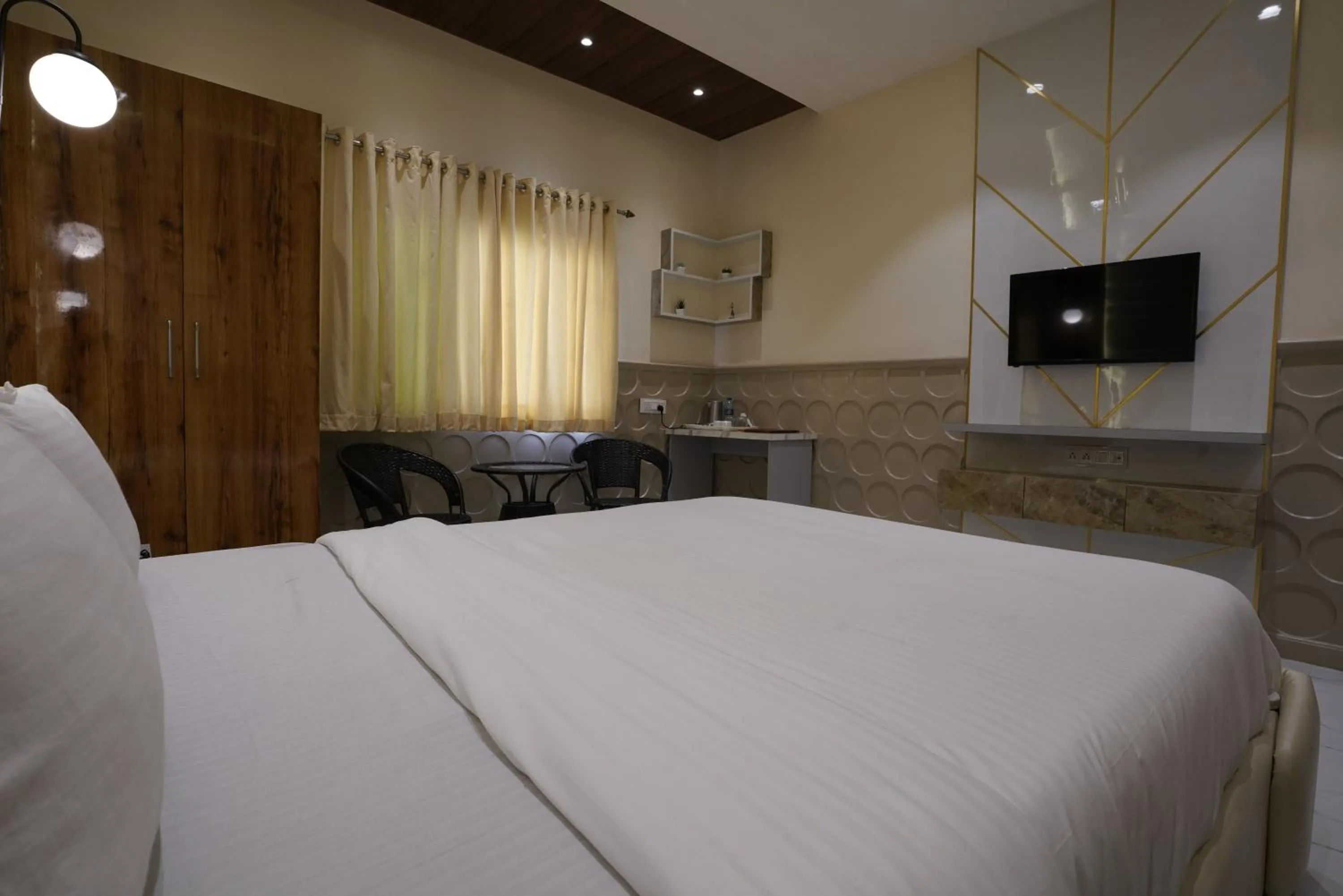 Palm Springs Beach Resort - Gorai