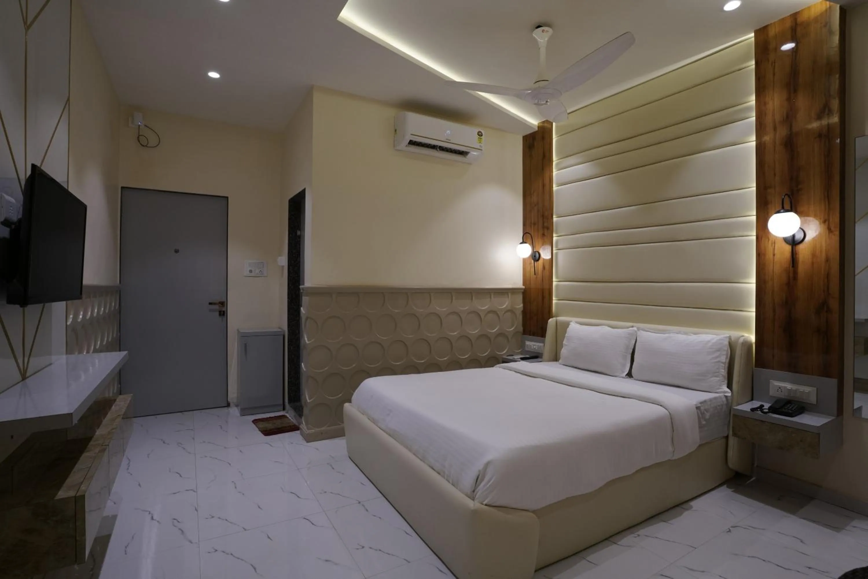 Palm Springs Beach Resort - Gorai