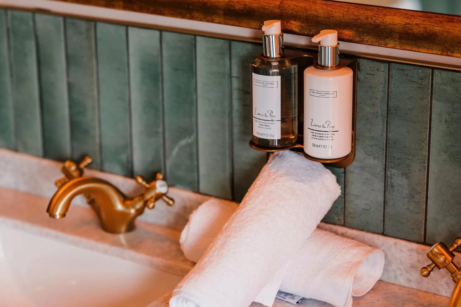 Bathroom in The Ashford Arms