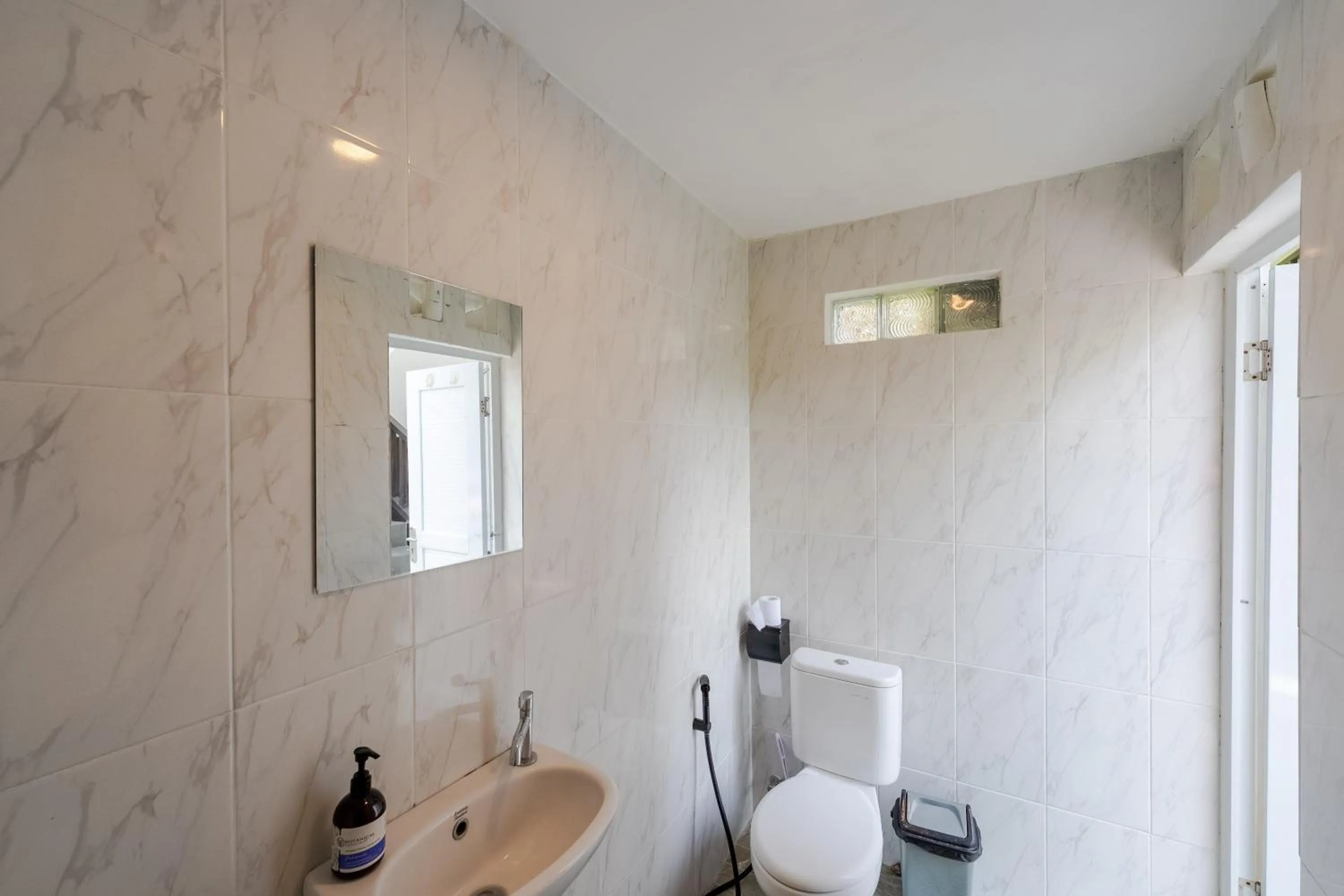 Bathroom in Summer of Surf Hostel Ungasan Uluwatu