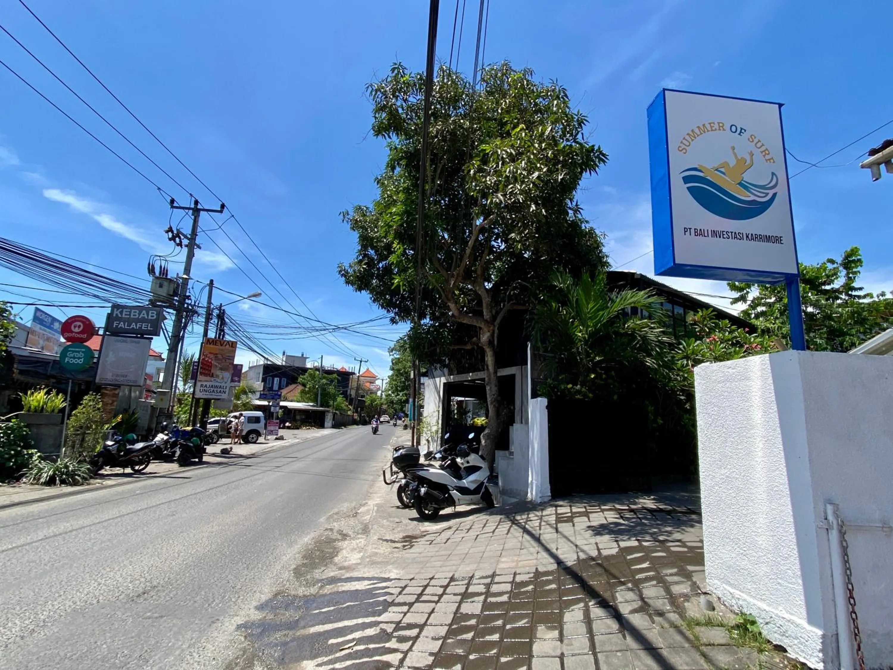 Street view in Summer of Surf Hostel Ungasan Uluwatu