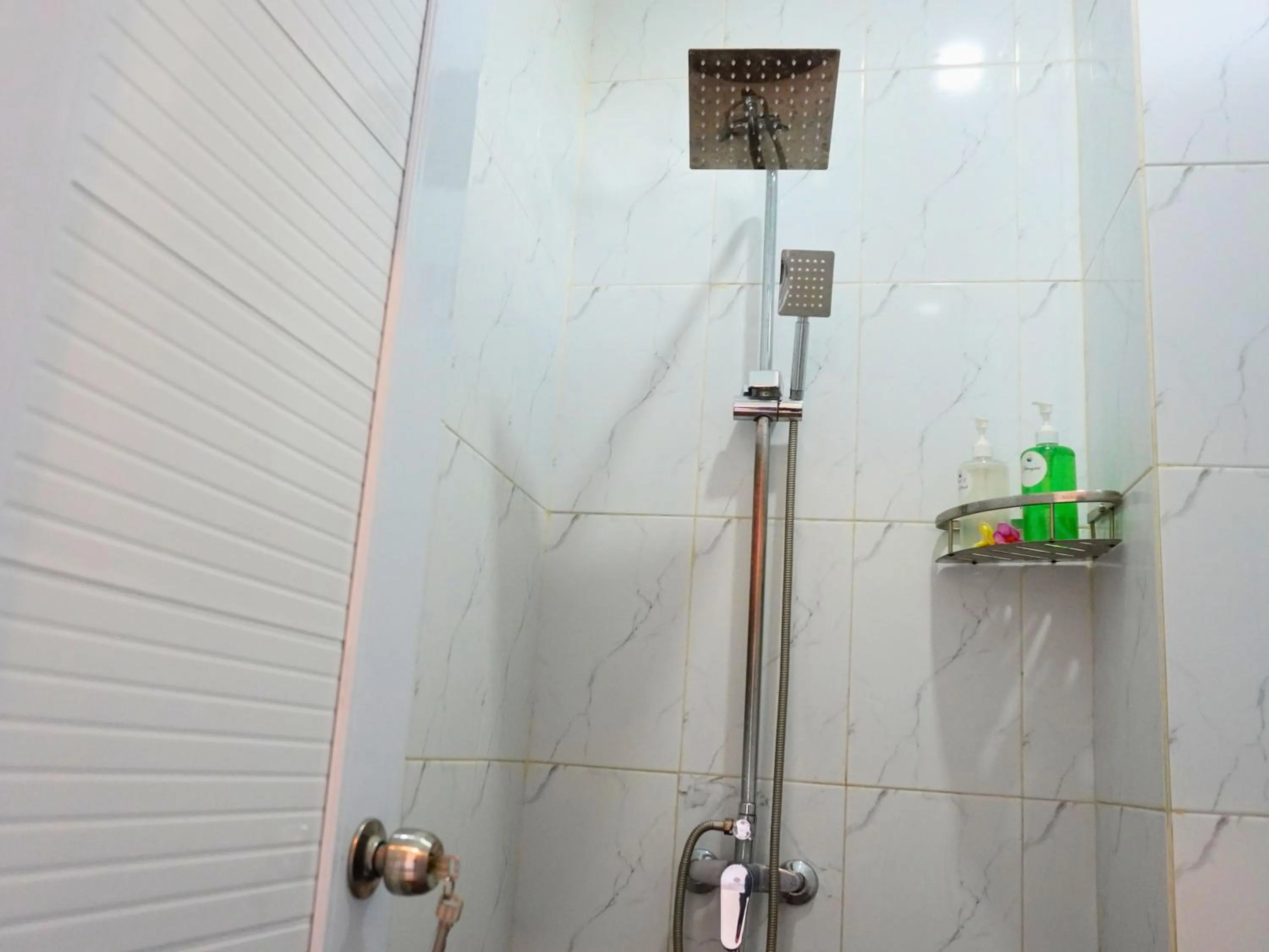 Shower in Summer of Surf Hostel Ungasan Uluwatu