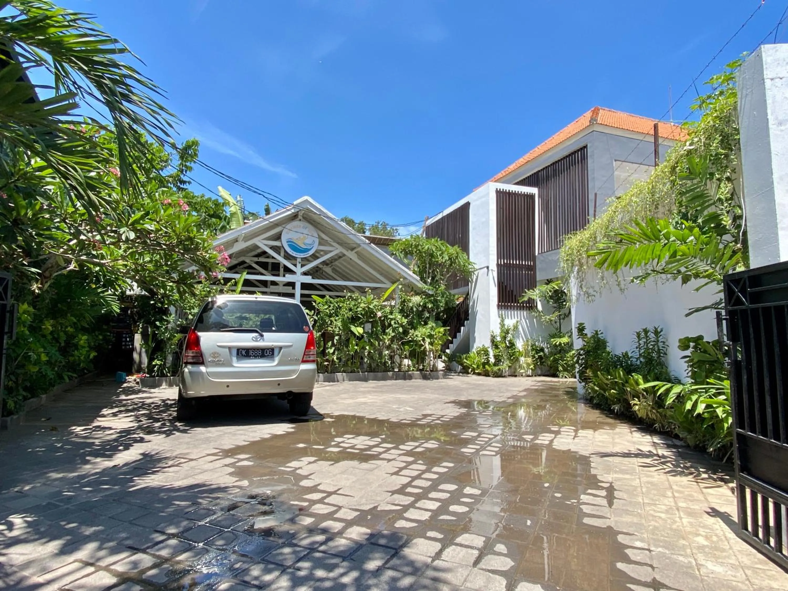 Parking in Summer of Surf Hostel Ungasan Uluwatu