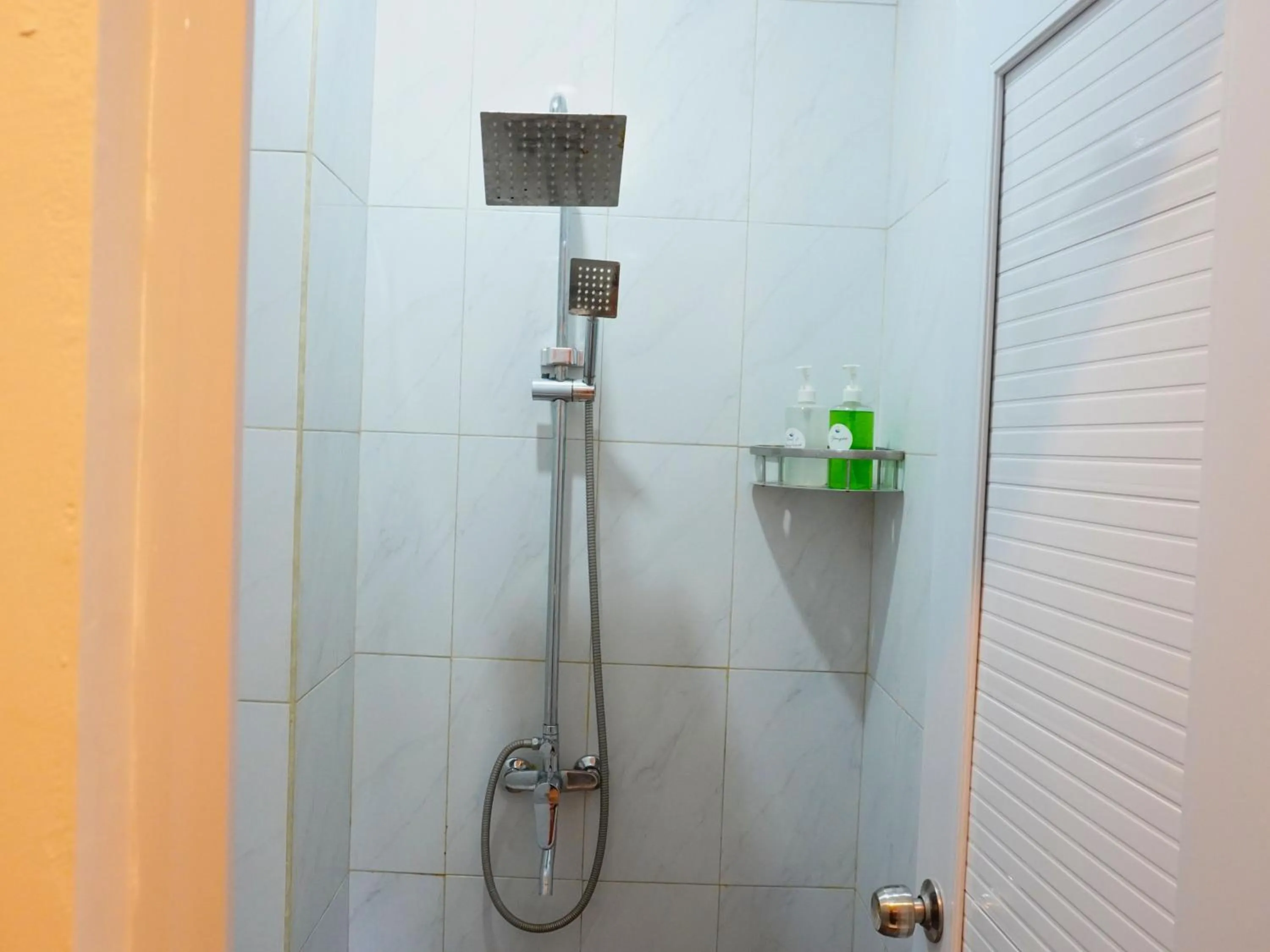 Shower in Summer of Surf Hostel Ungasan Uluwatu