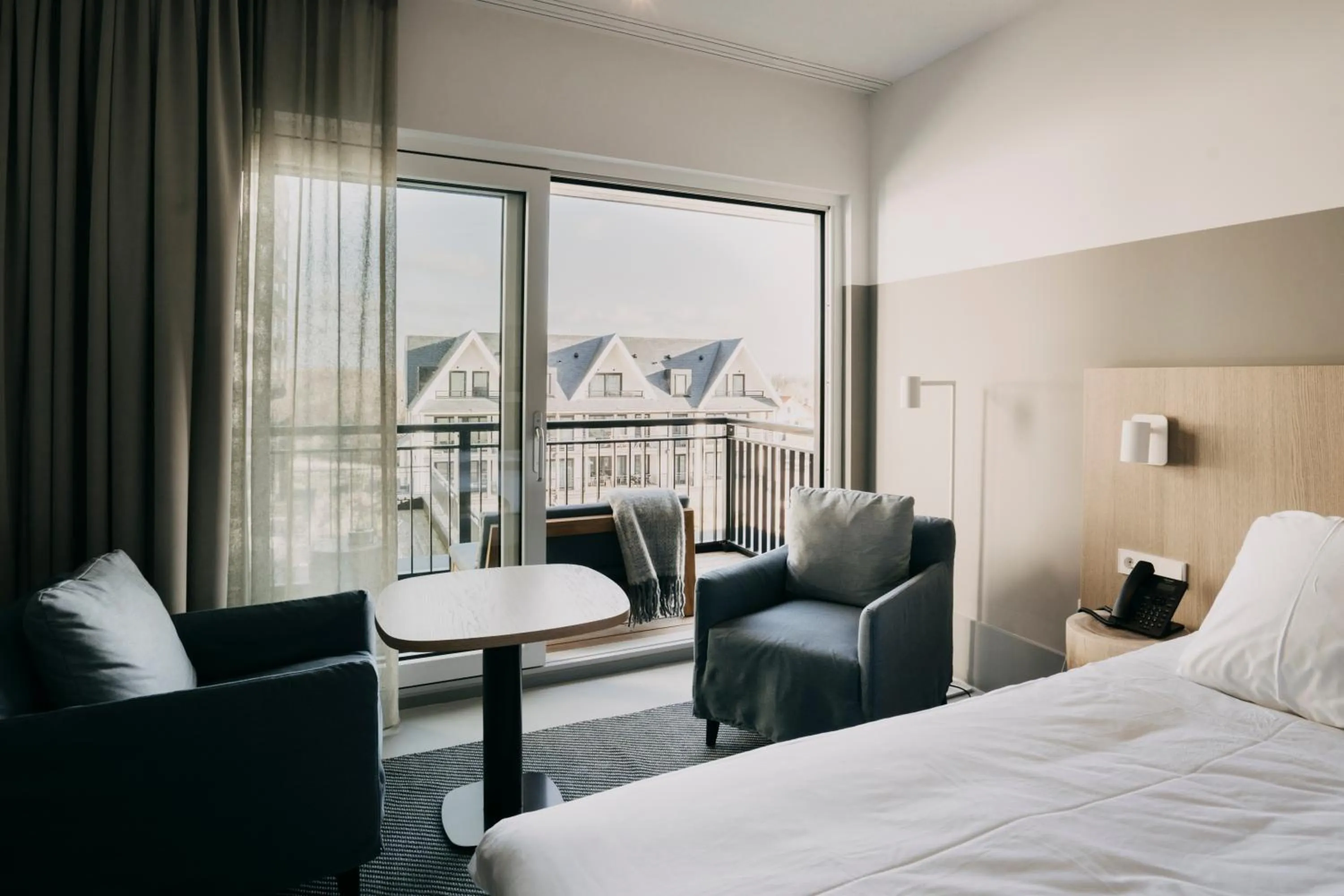 Seating area, Bed in Strandhotel