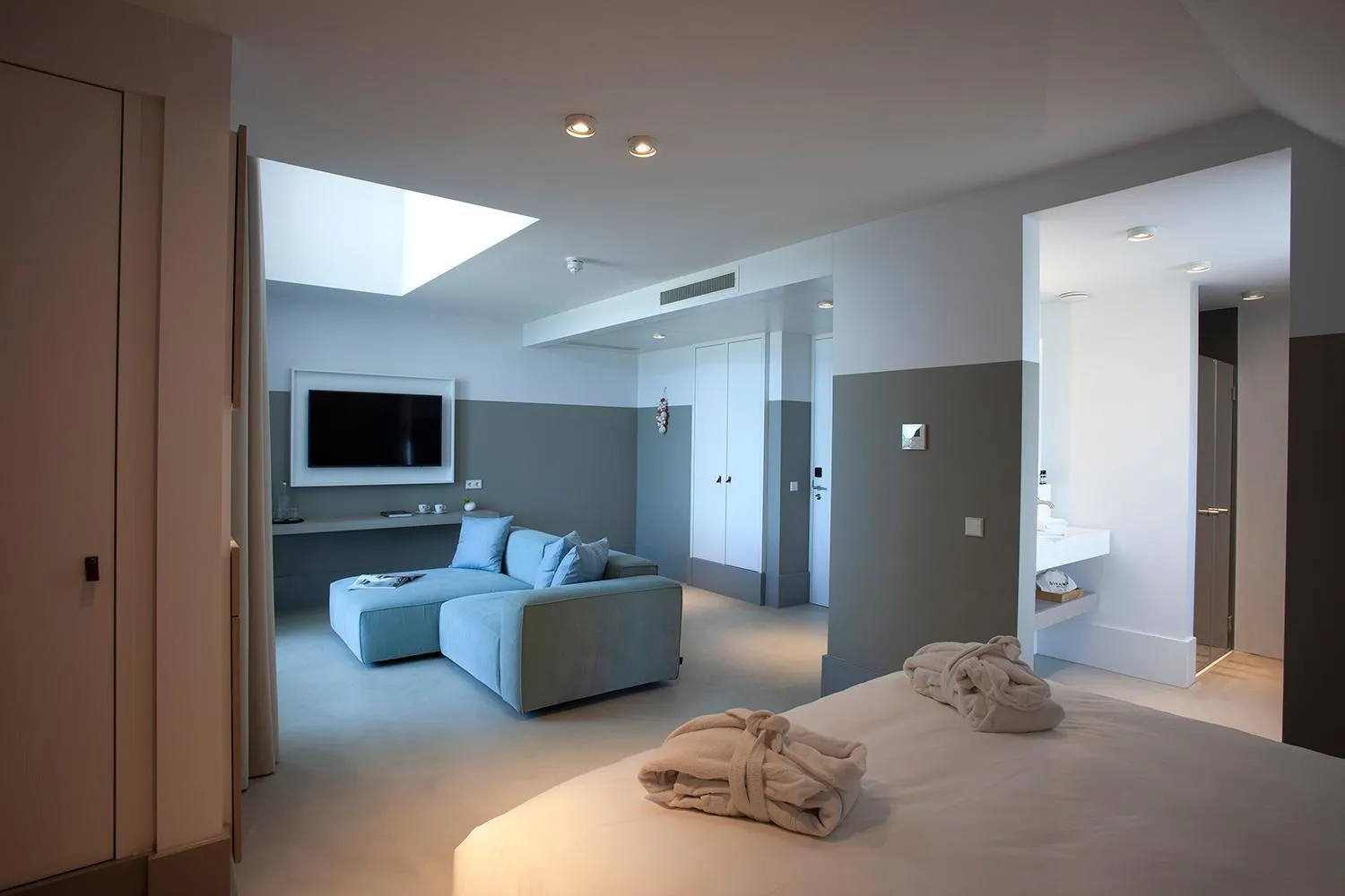 Photo of the whole room, Bed in Strandhotel