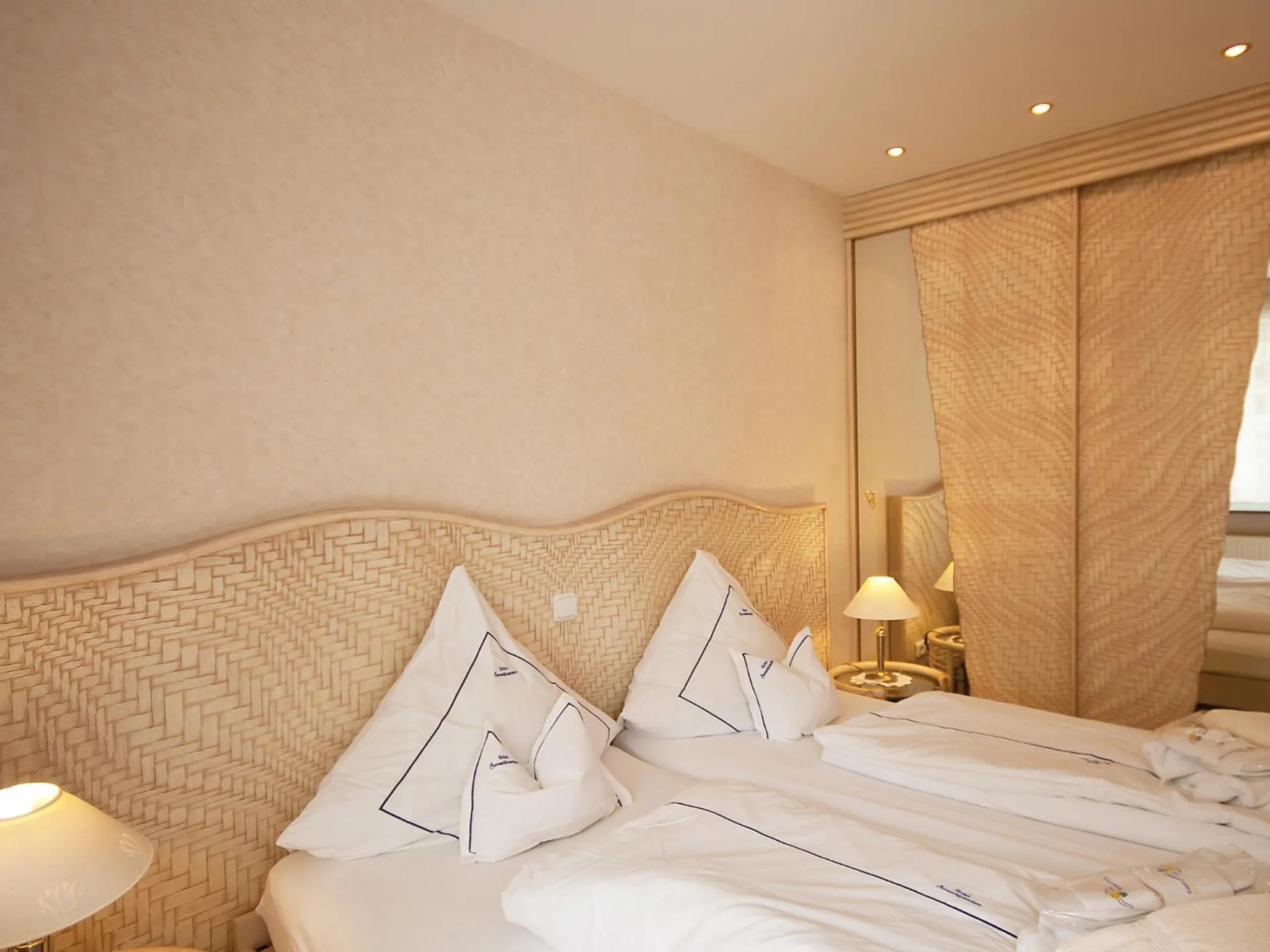 Bedroom, Bed in Hotel Seeschlösschen