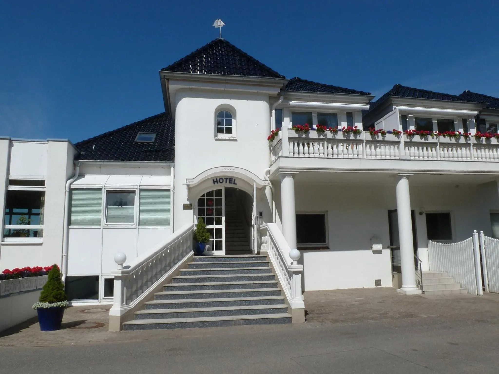 Facade/entrance in Hotel Seeschlösschen