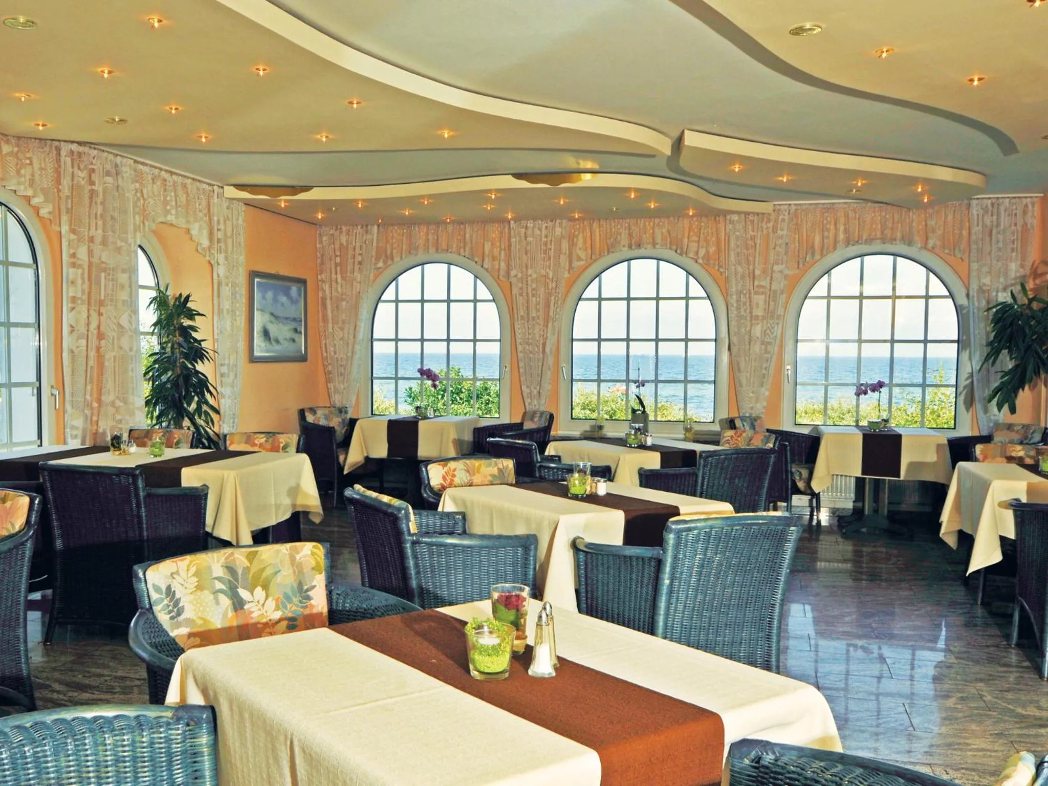 Restaurant/places to eat in Hotel Seeschlösschen