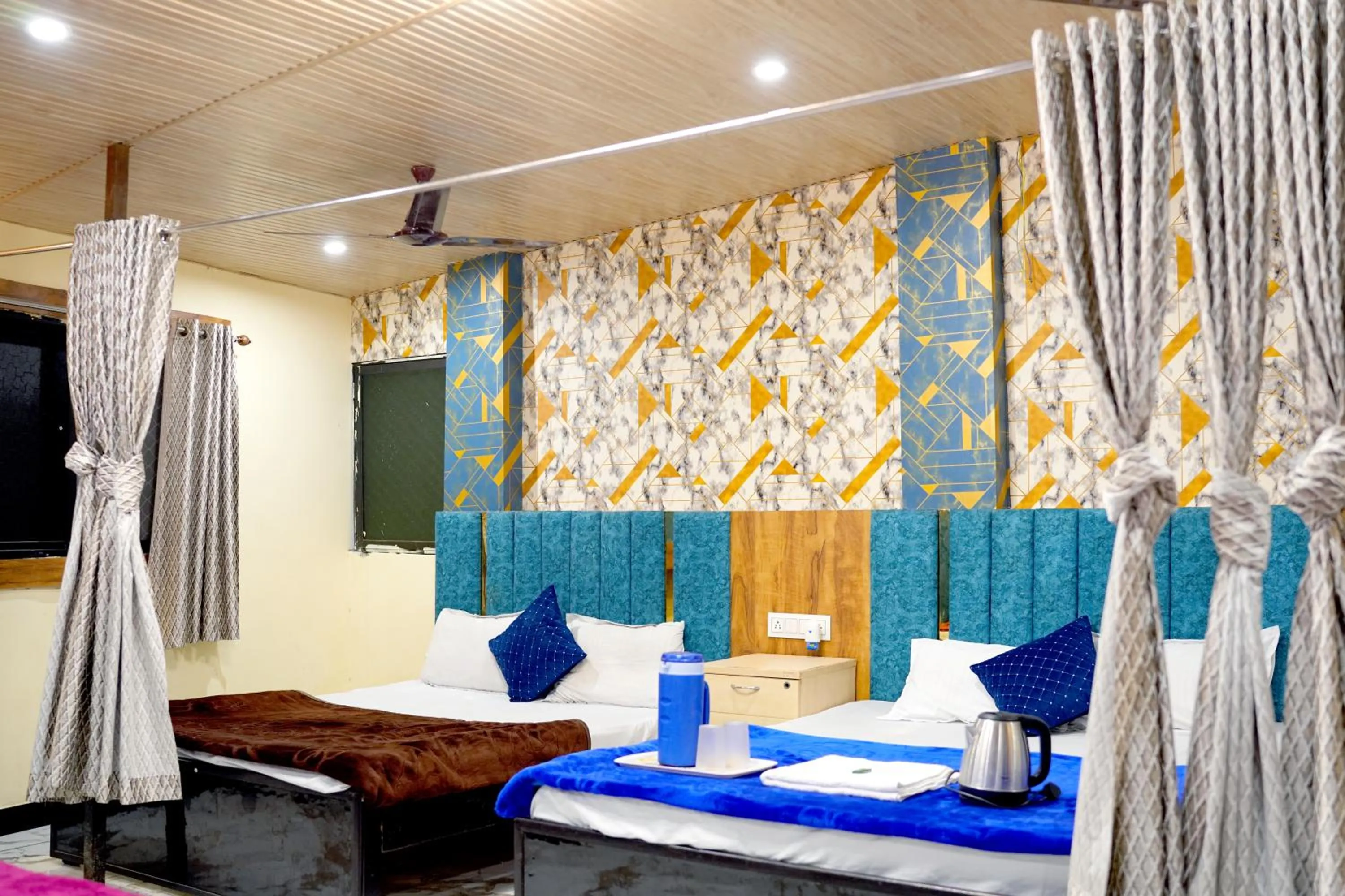 Bed in Hotel Mahalok Palace