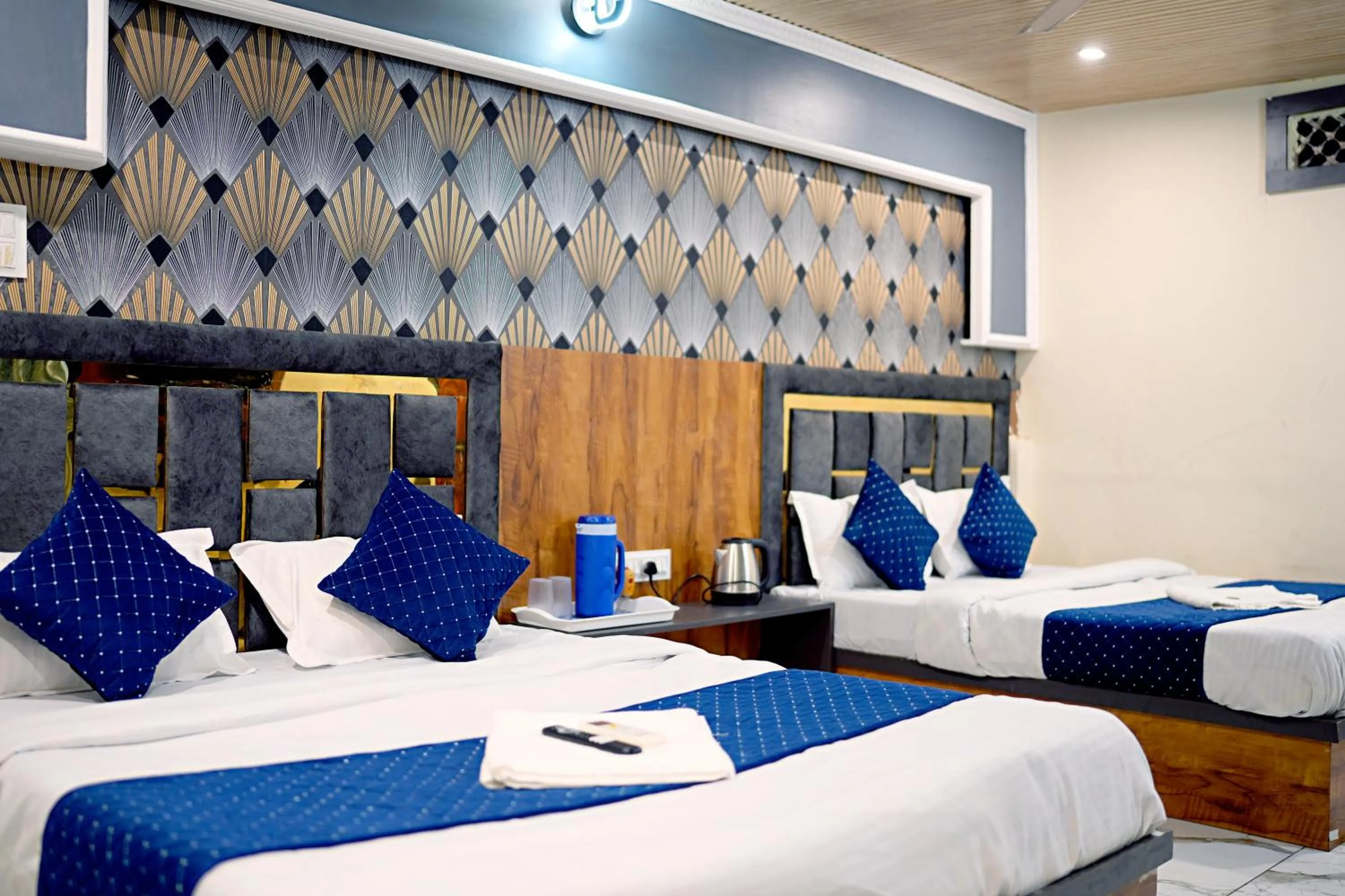 TV and multimedia in Hotel Mahalok Palace