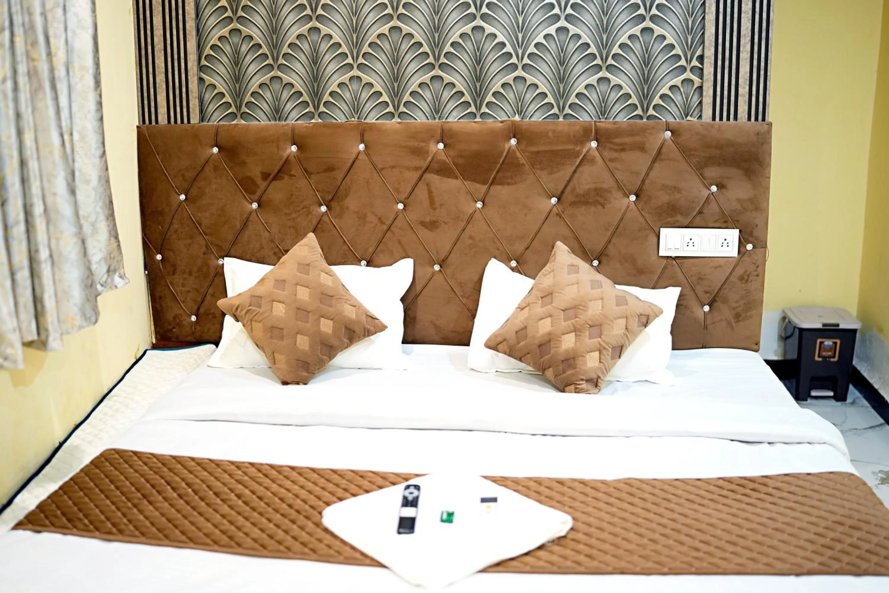 Bed in Hotel Mahalok Palace