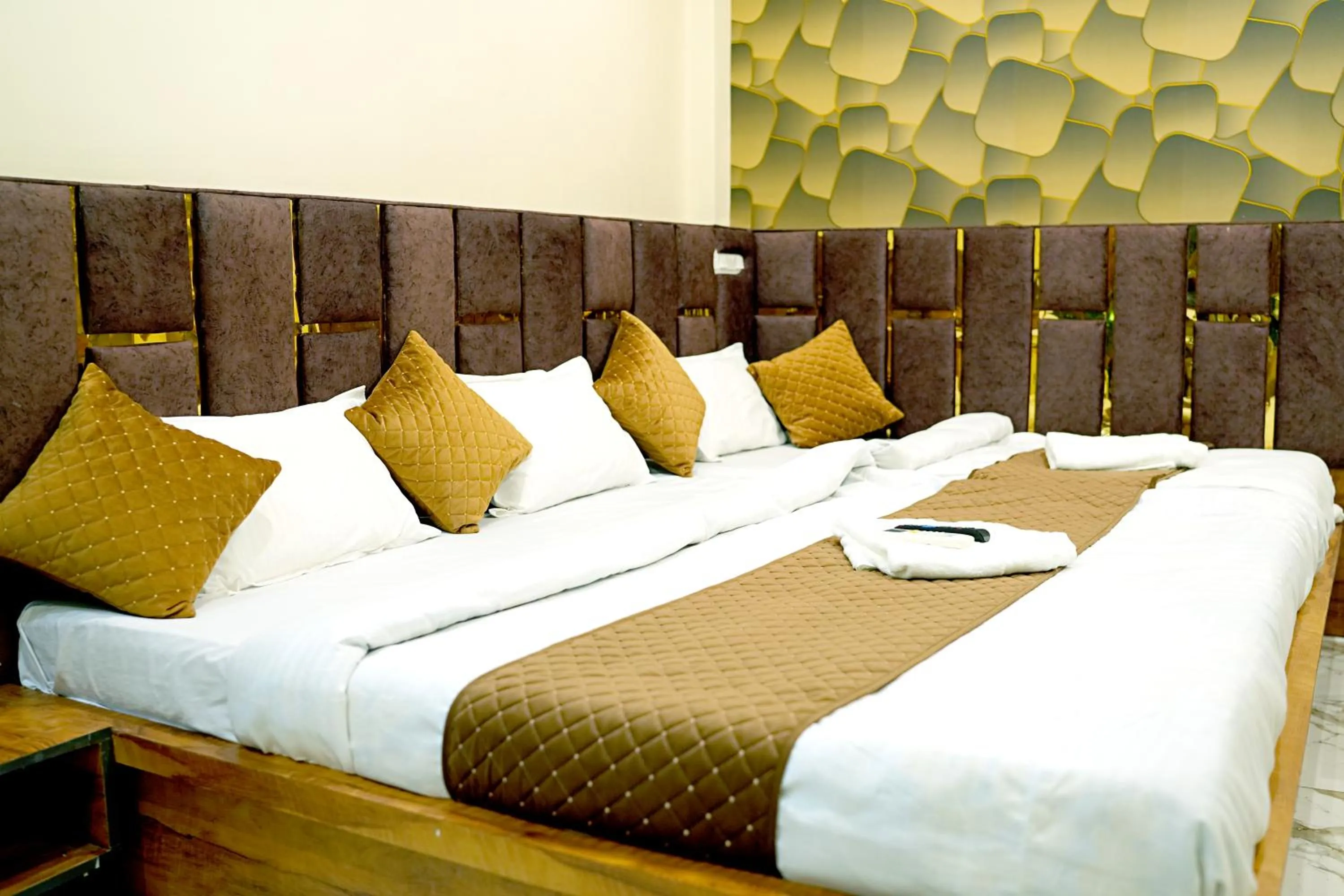 Bed in Hotel Mahalok Palace