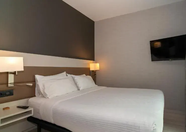 TV and multimedia, Bed in SH Colón Valencia TV and multimedia, Bed in SH Colón Valencia