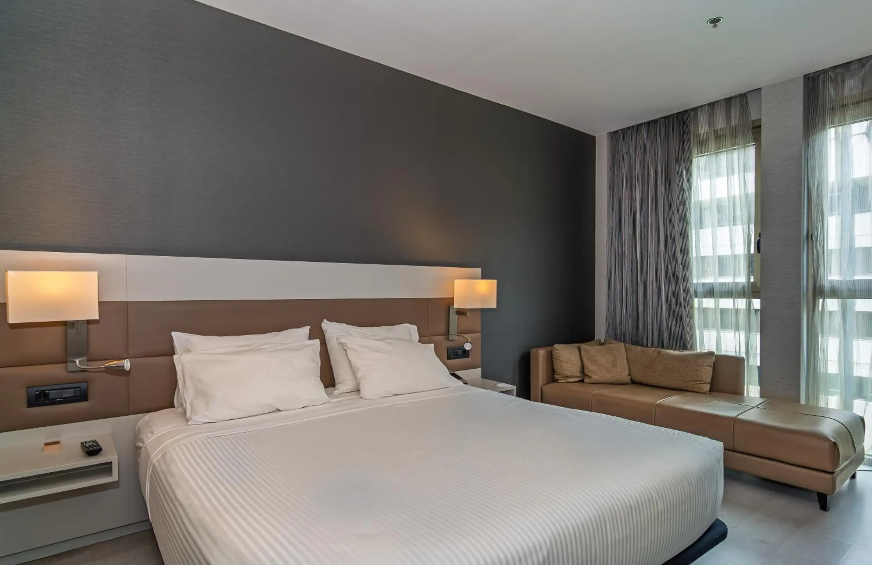 TV and multimedia, Bed in SH Colón Valencia TV and multimedia, Bed in SH Colón Valencia