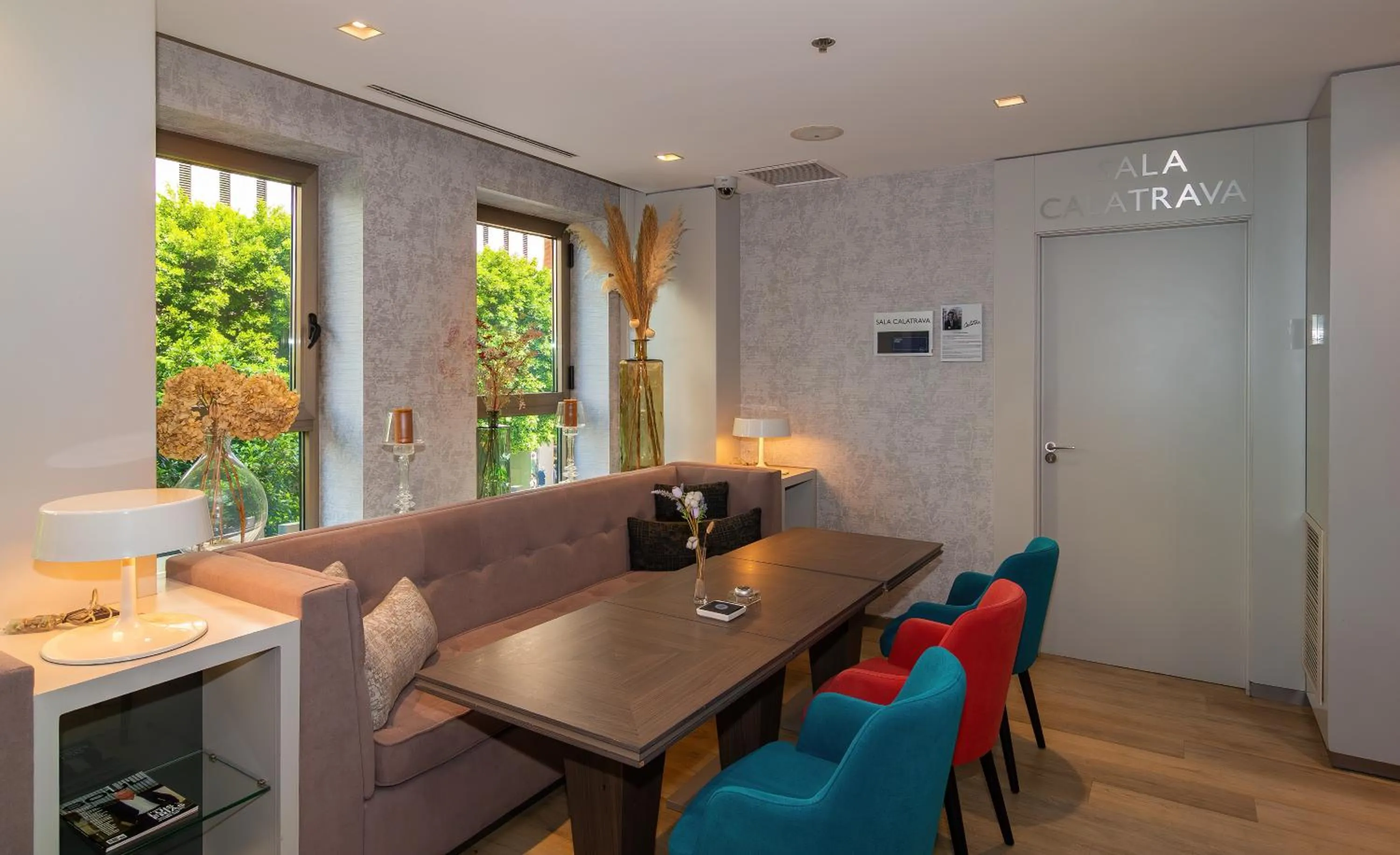 Restaurant/places to eat in SH Colón Valencia