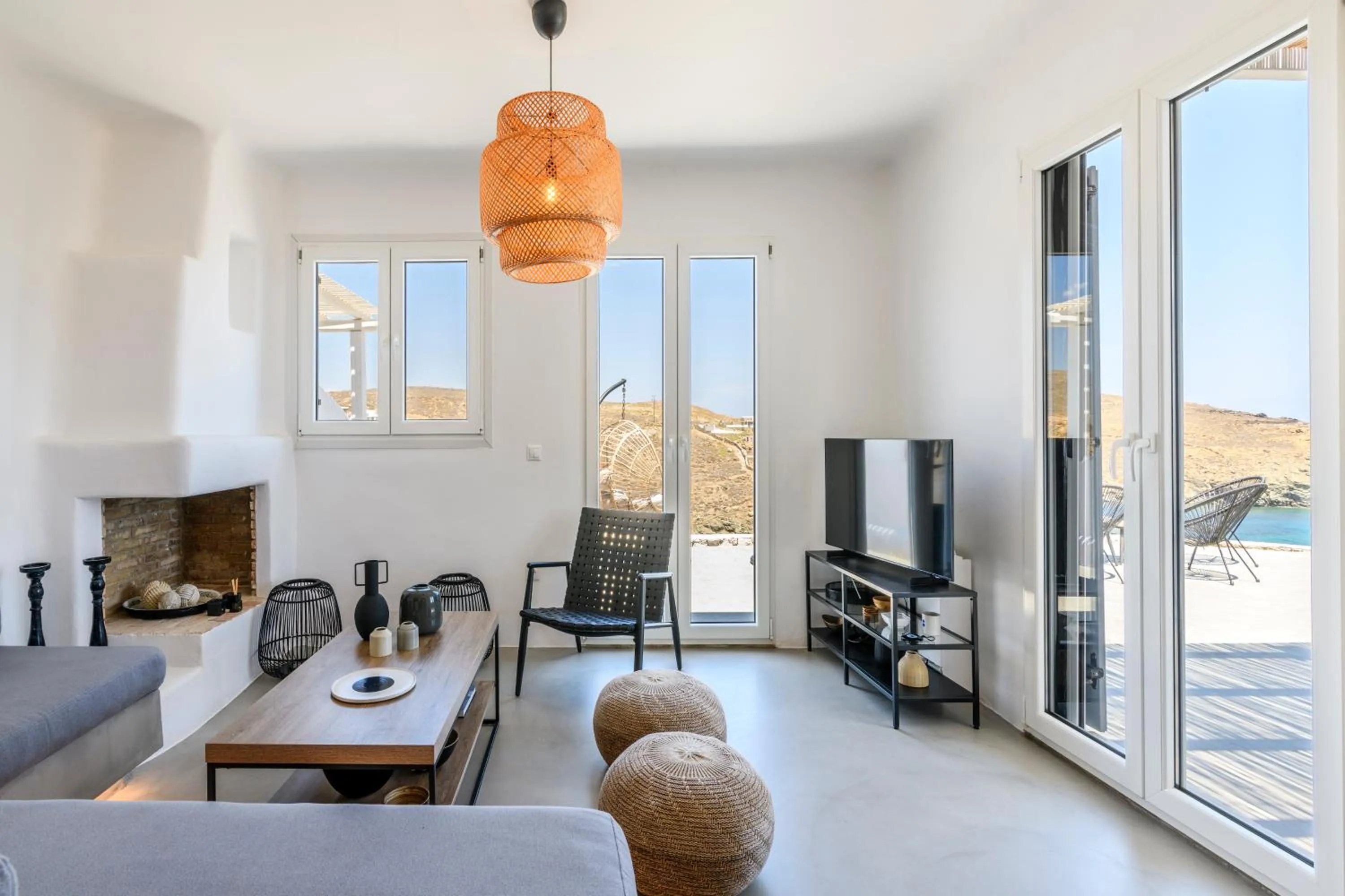 TV and multimedia in Mykonos Residence Villas & Suites Merchia beach