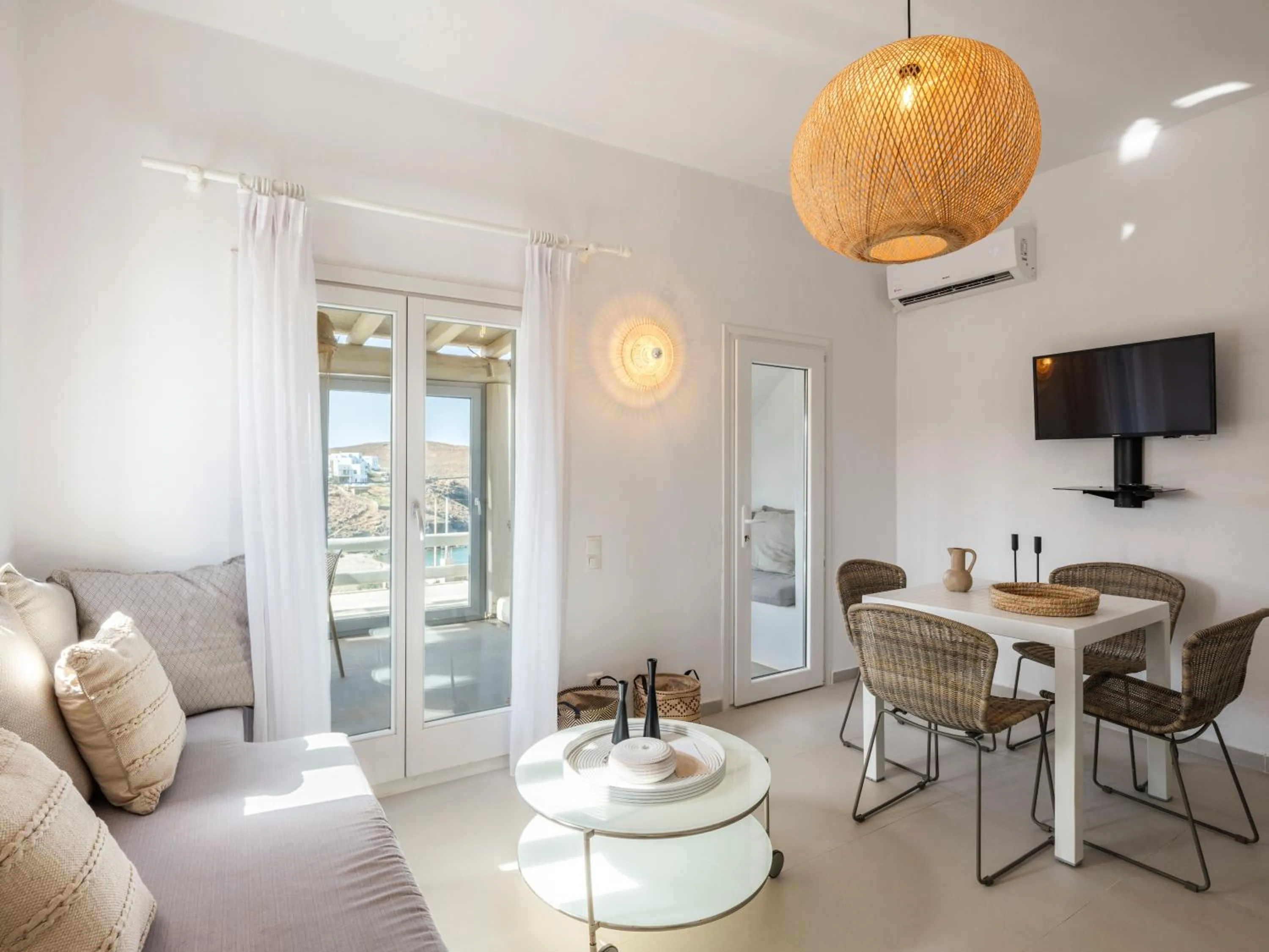 TV and multimedia in Mykonos Residence Villas & Suites Merchia beach