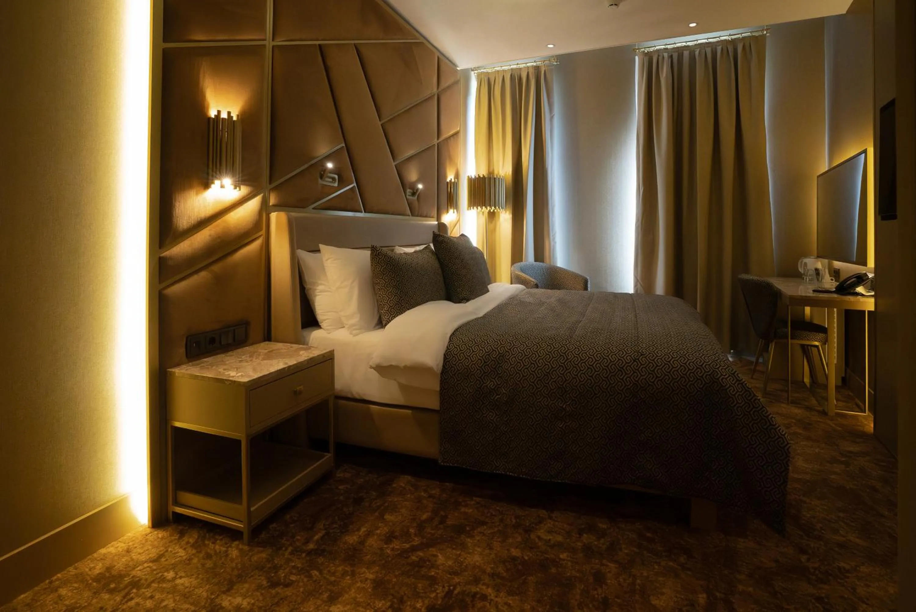 Bedroom, Bed in ART Hotel Rotterdam-Fully Renovated