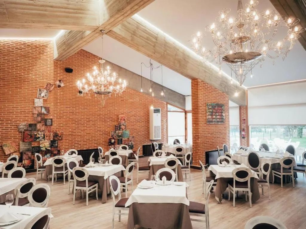 Restaurant/places to eat in Hotel Restaurante El Montico