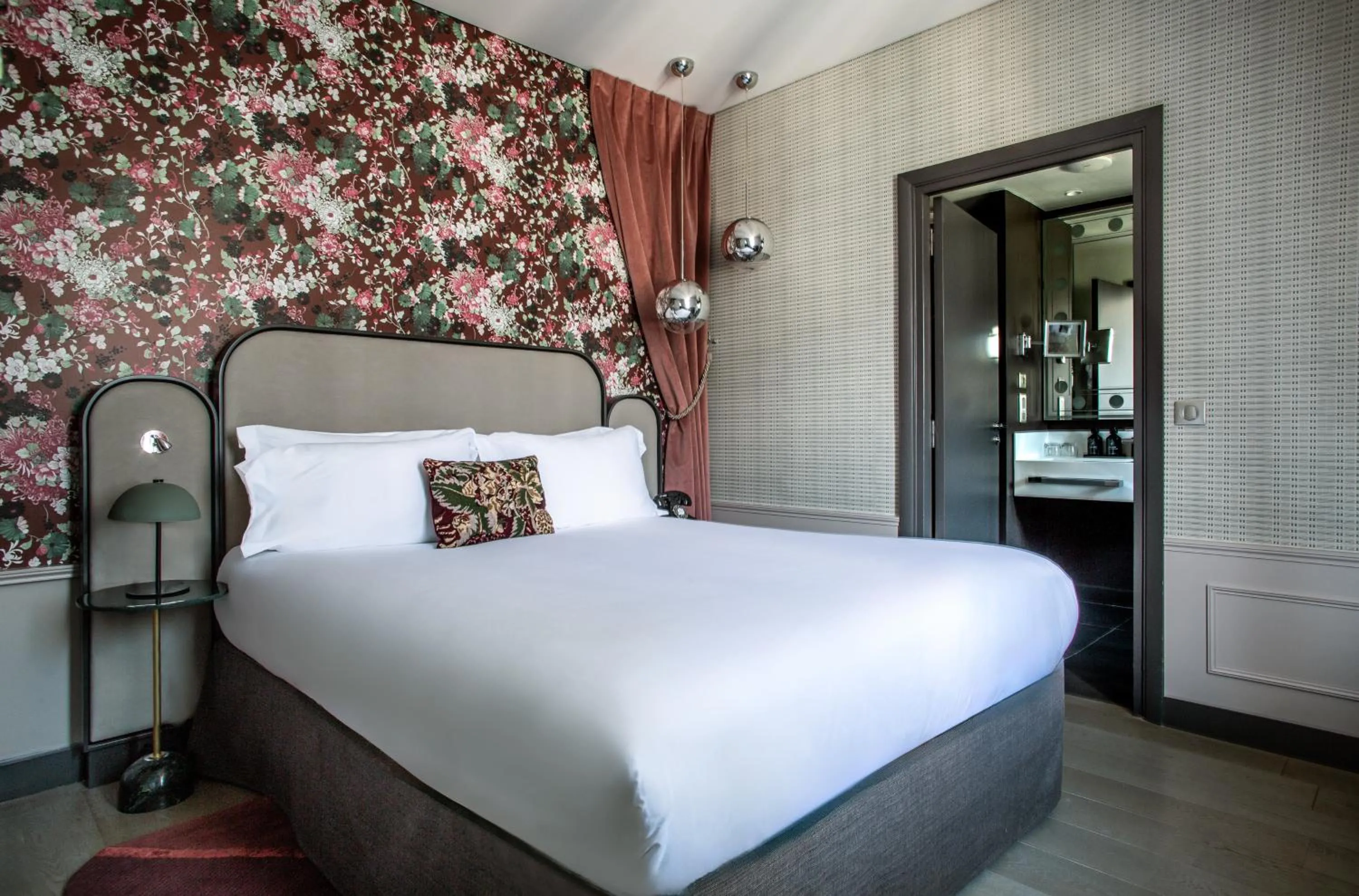 Photo of the whole room, Bed in Hotel Indigo Paris - Opera by IHG