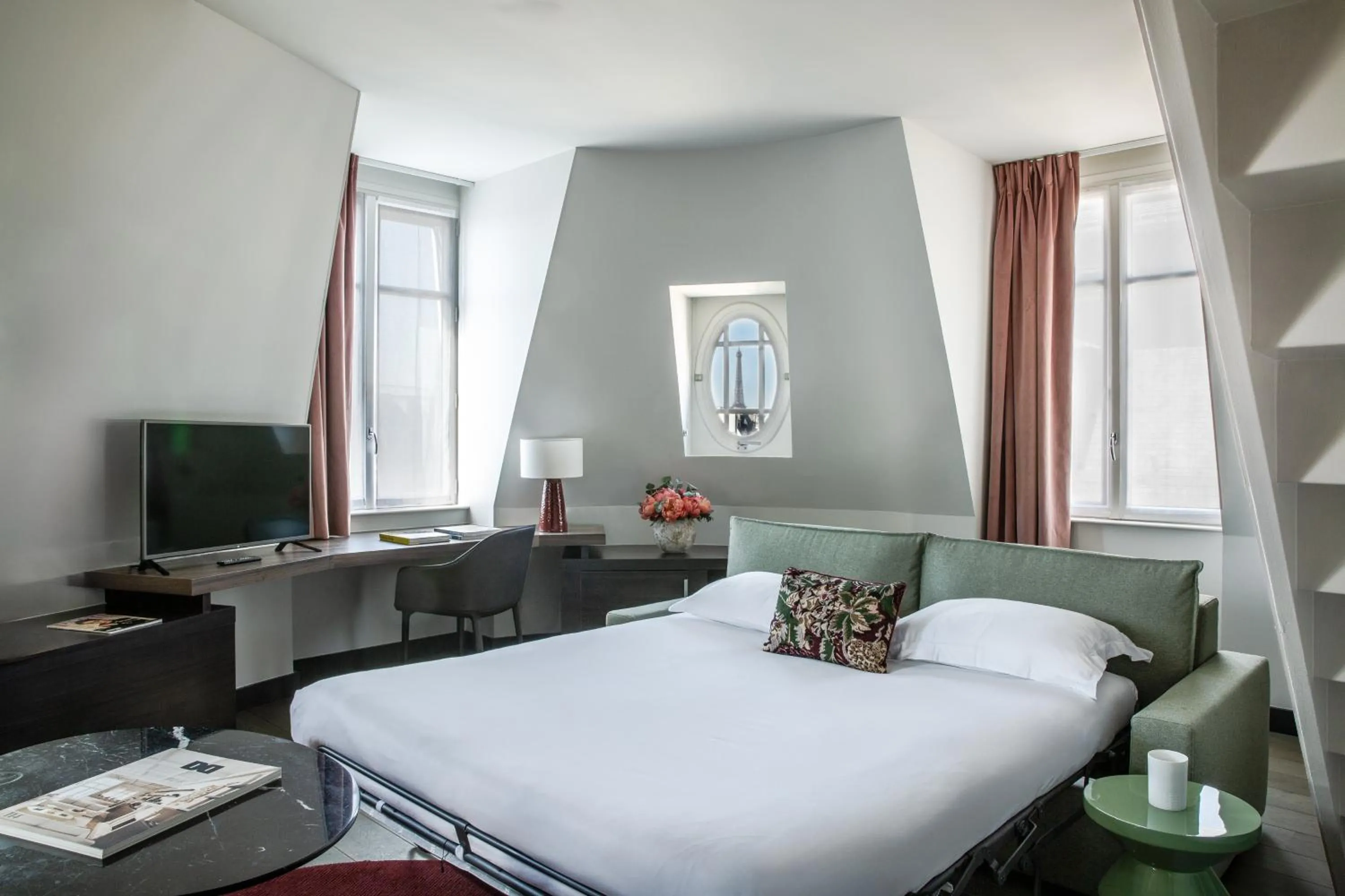 Photo of the whole room, Bed in Hotel Indigo Paris - Opera by IHG