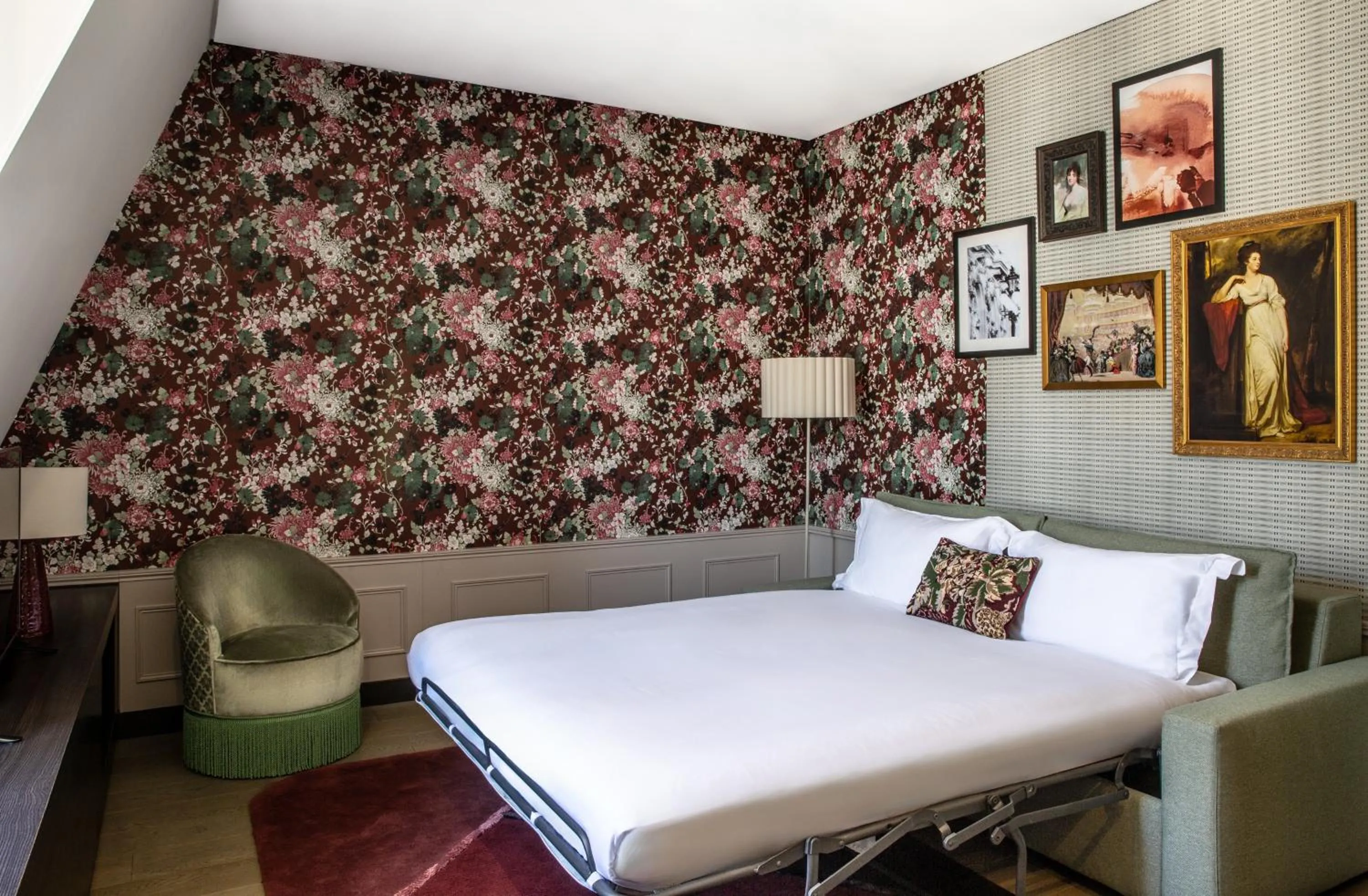Photo of the whole room, Bed in Hotel Indigo Paris - Opera by IHG
