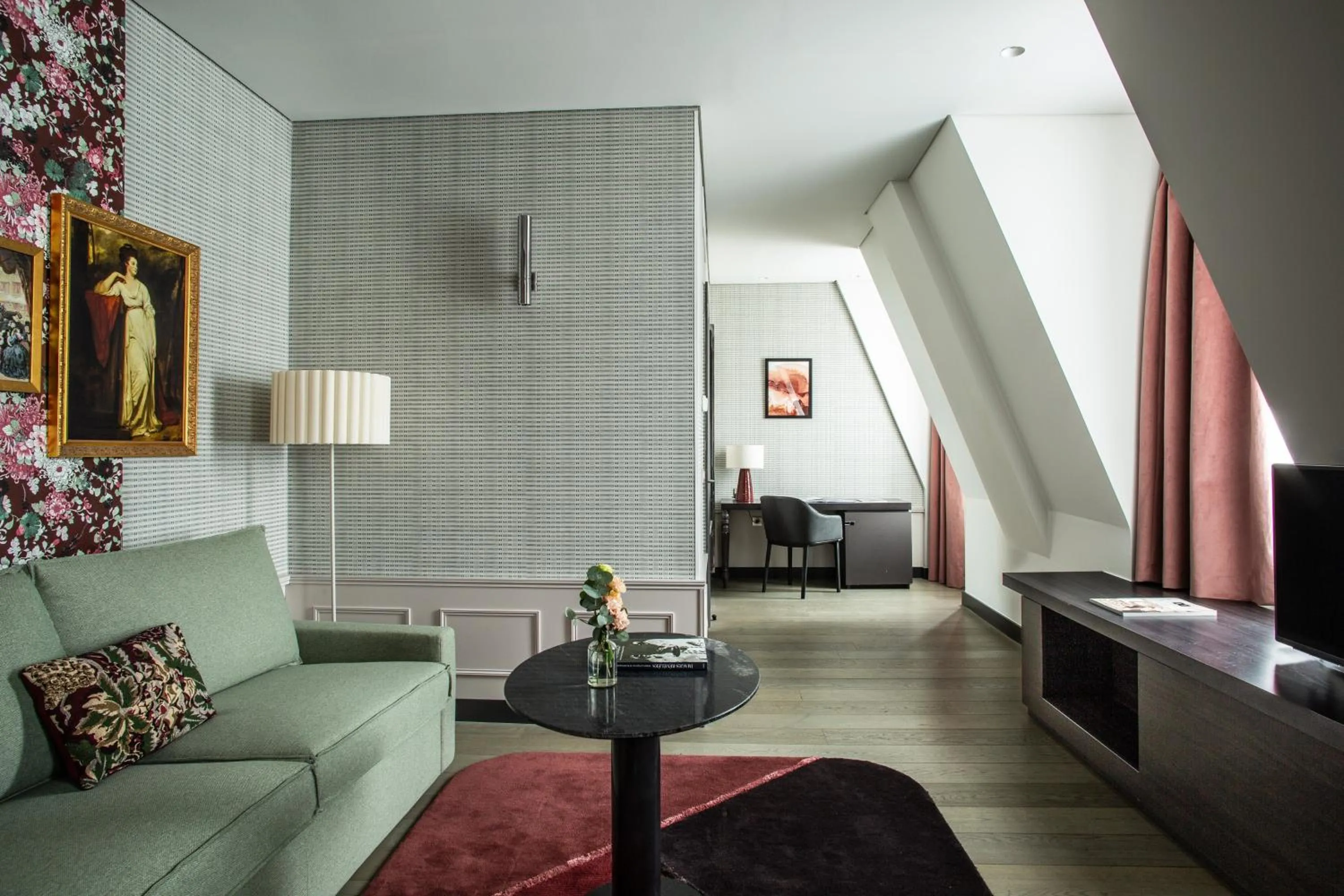 Photo of the whole room in Hotel Indigo Paris - Opera by IHG