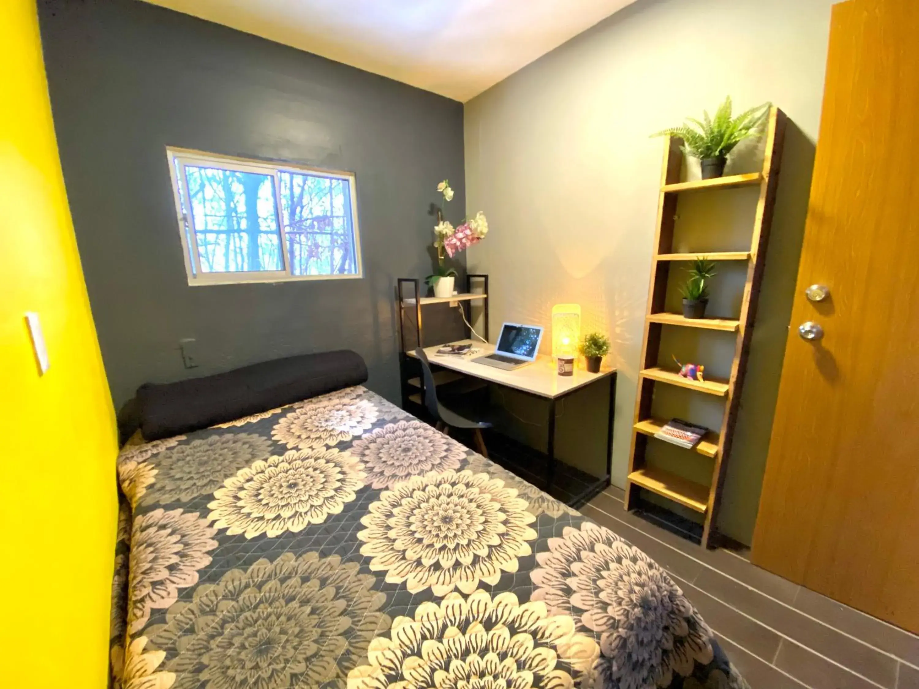 Double Room with Shared Bathroom in ROOMIES HOSTEL - Santa Maria La Ribera Double Room with Shared Bathroom in ROOMIES HOSTEL - Santa Maria La Ribera