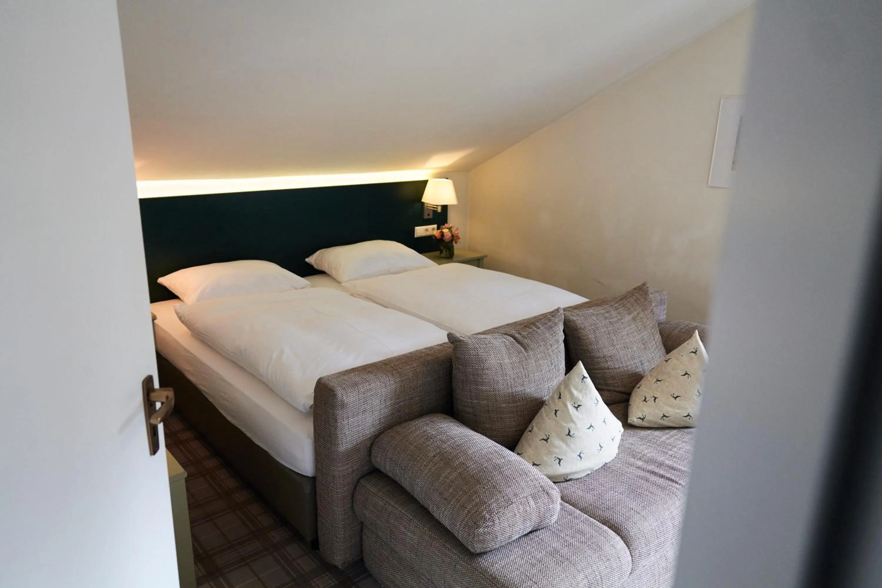 Bedroom, Bed in Landgasthof Läuterhäusle