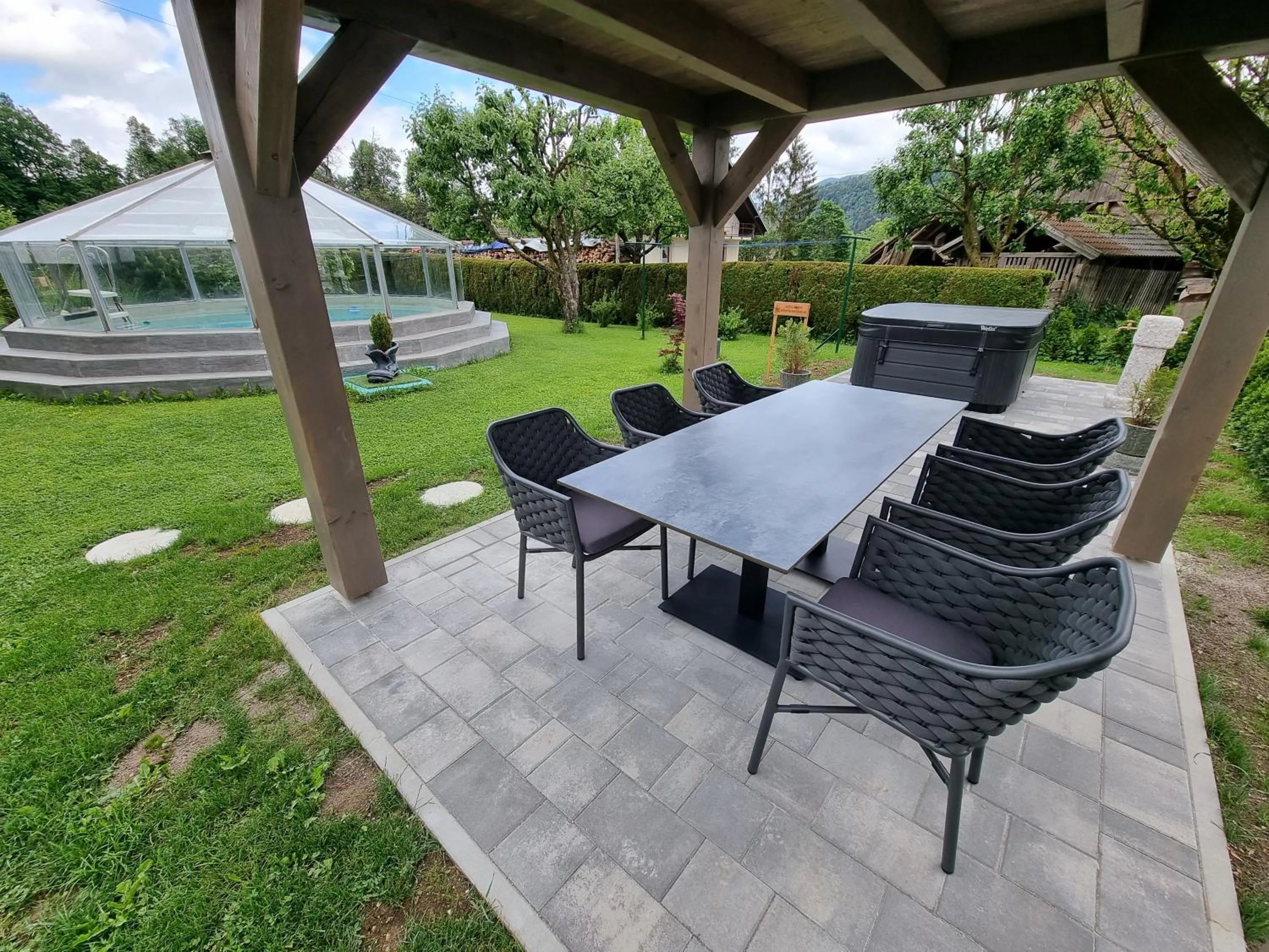 Patio in Apartments Boldin