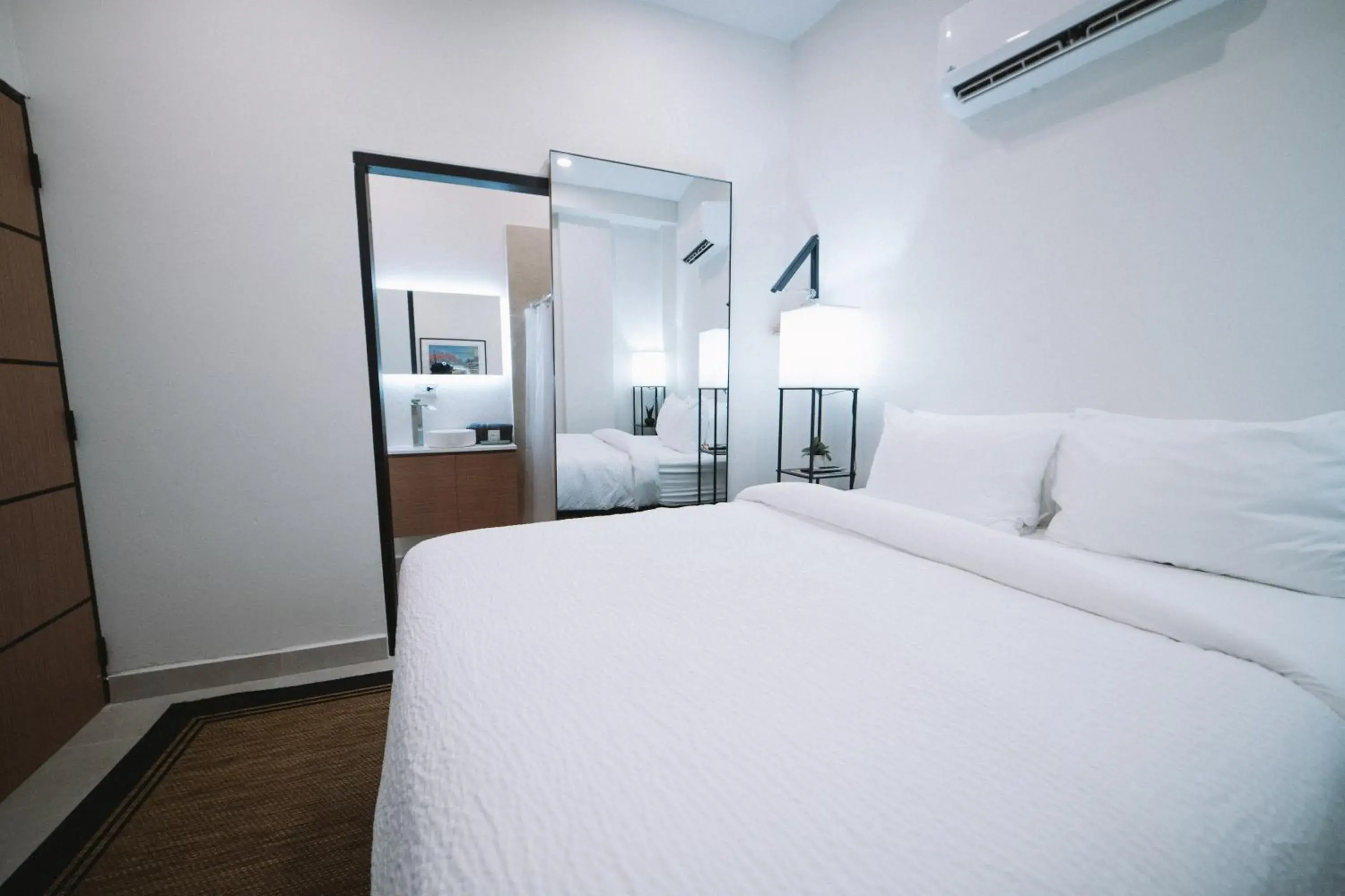 Budget Double Room in The Looking Glass Hotel Budget Double Room in The Looking Glass Hotel