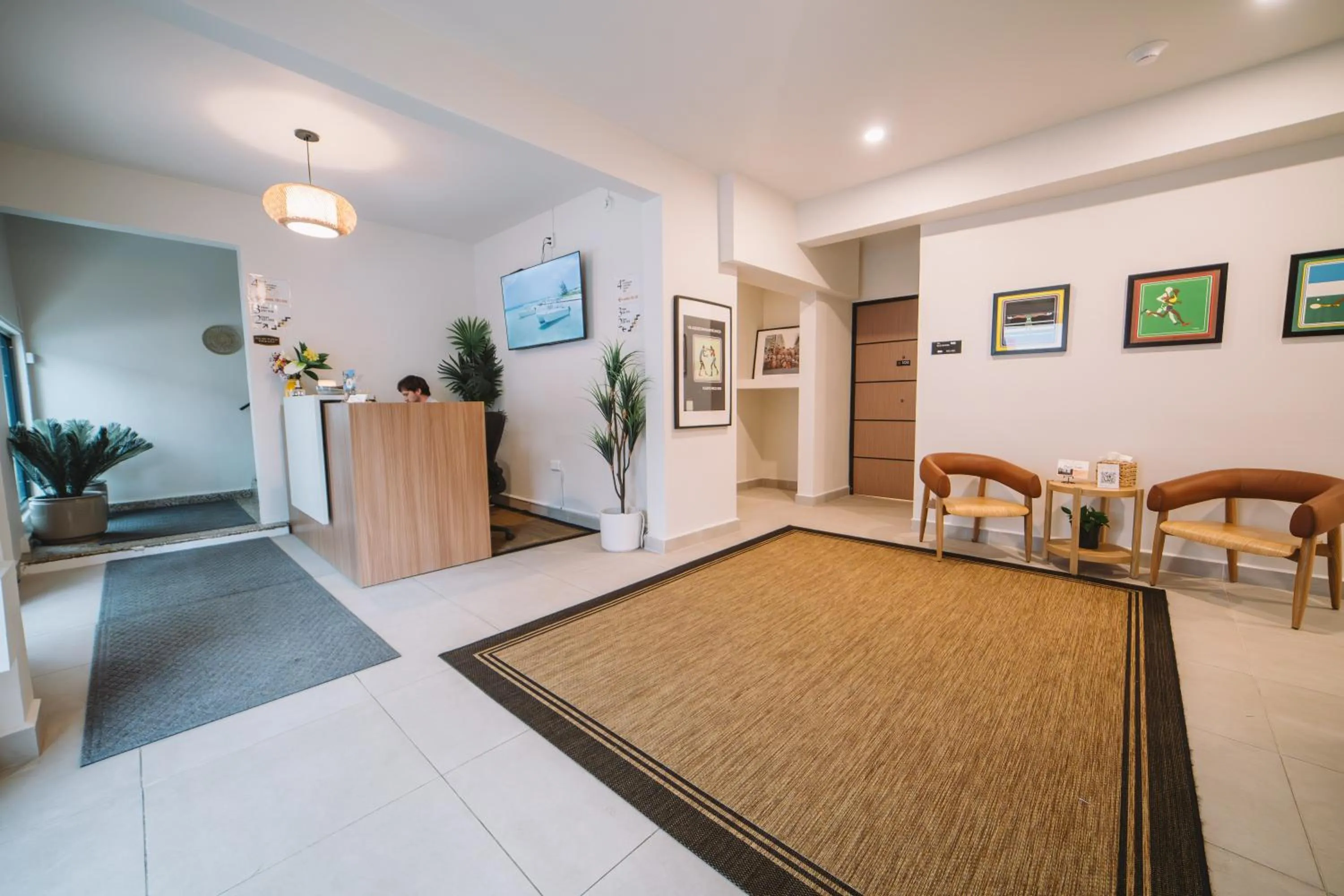 Lobby or reception in The Looking Glass Hotel