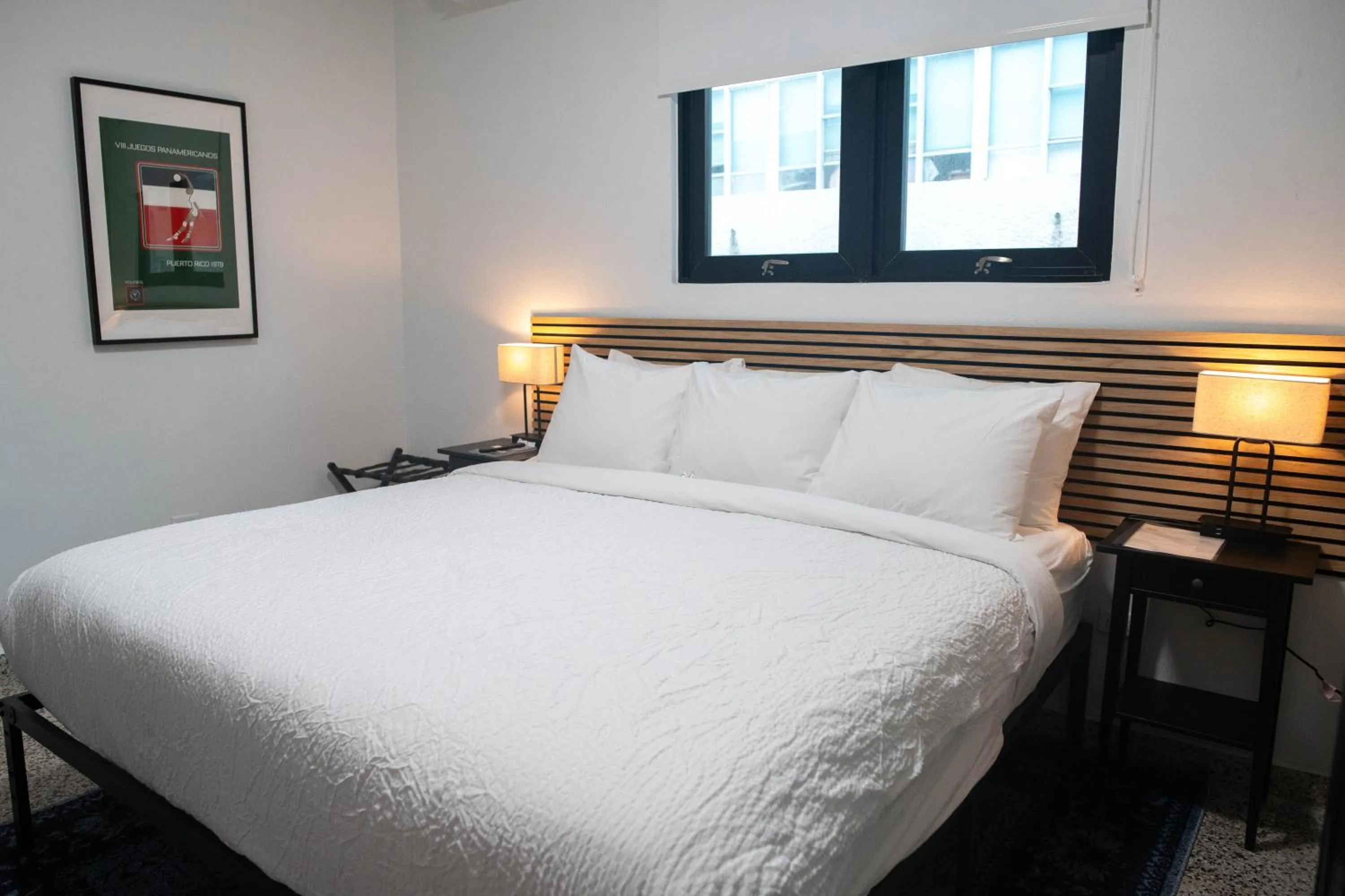 Bedroom, Bed in The Looking Glass Hotel