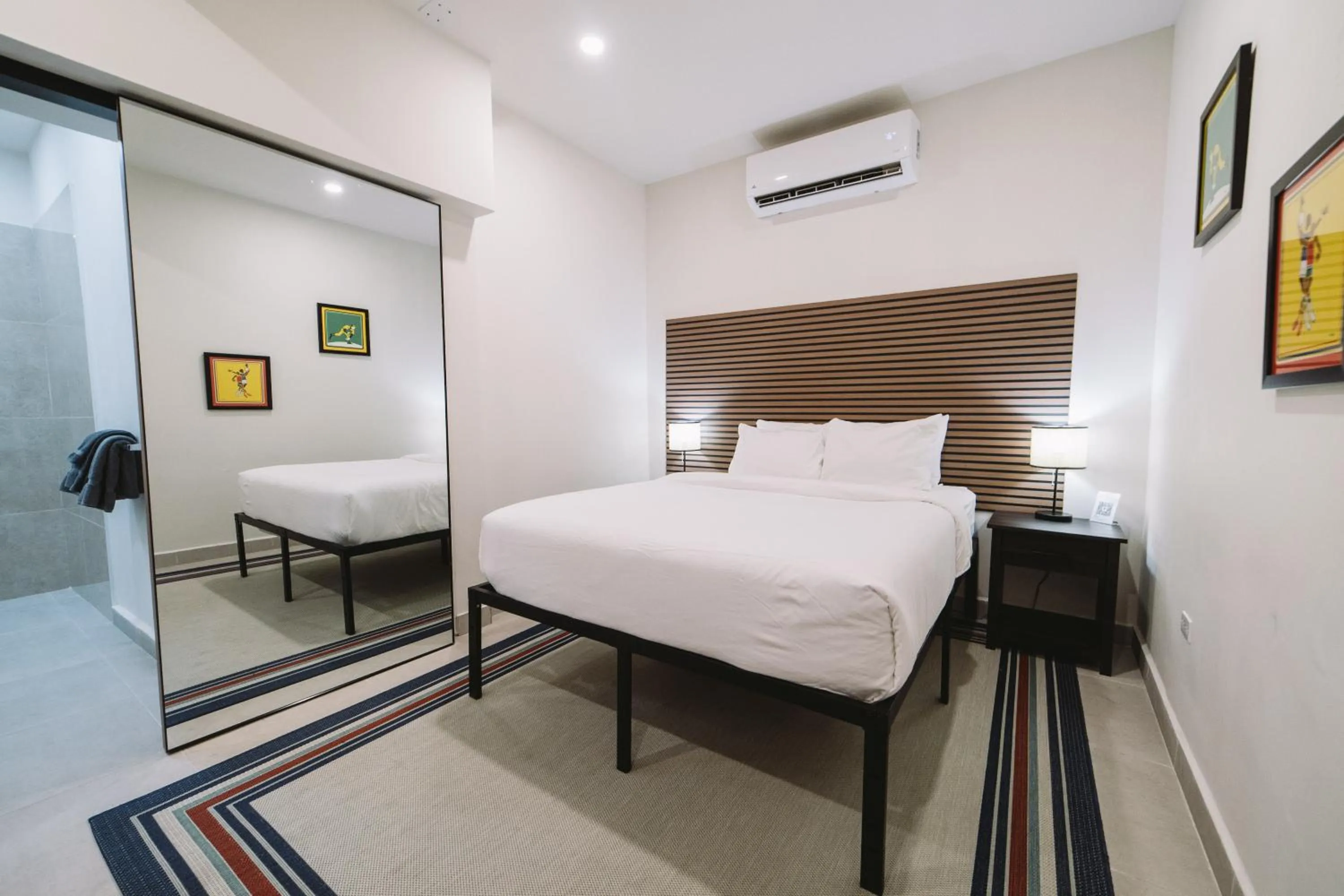 Bathroom, Bed in The Looking Glass Hotel