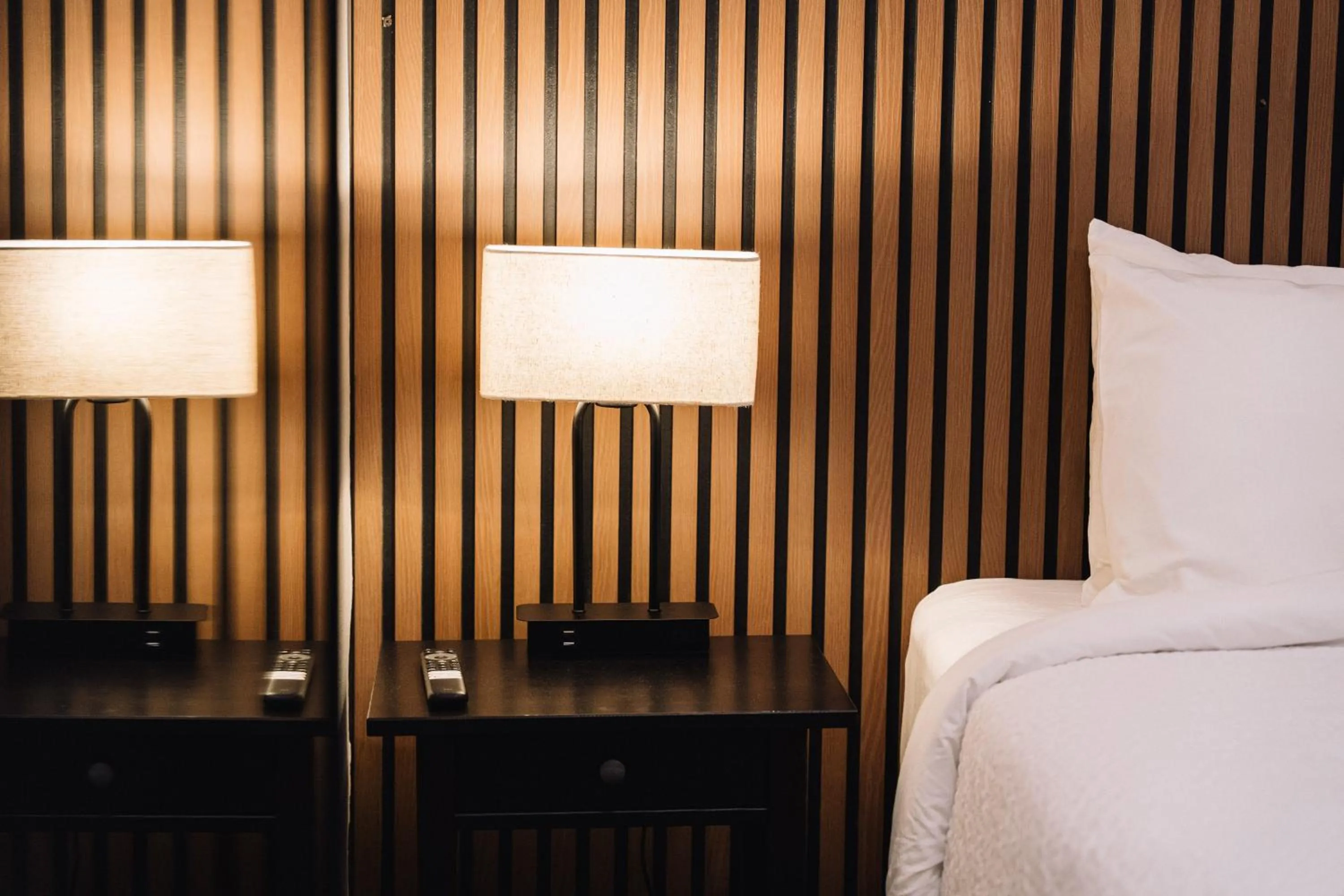 Bedroom, Bed in The Looking Glass Hotel