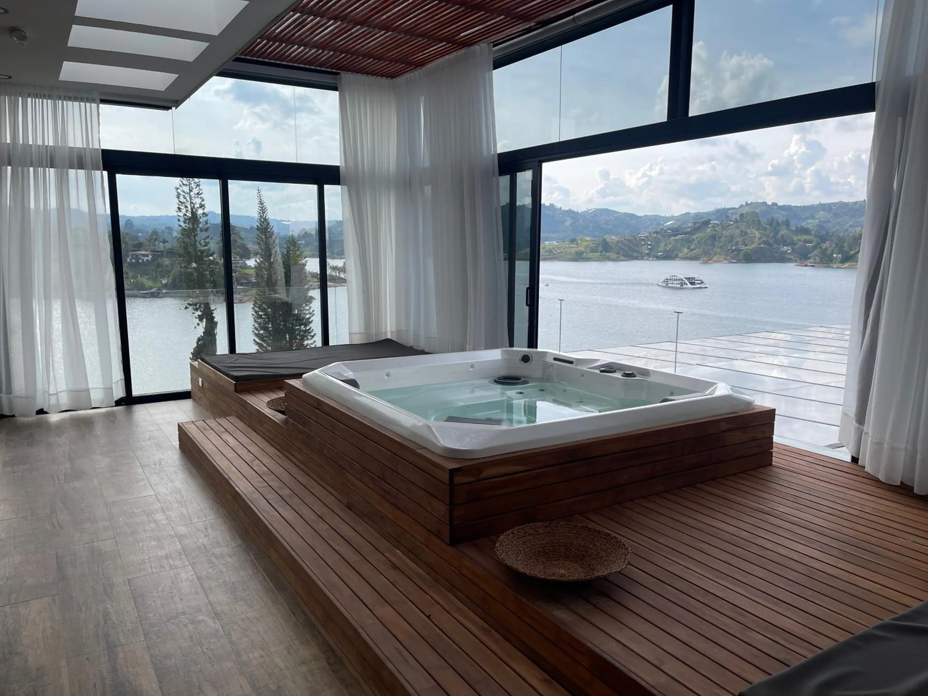 Hot Tub, Bed in Vivanti Resort