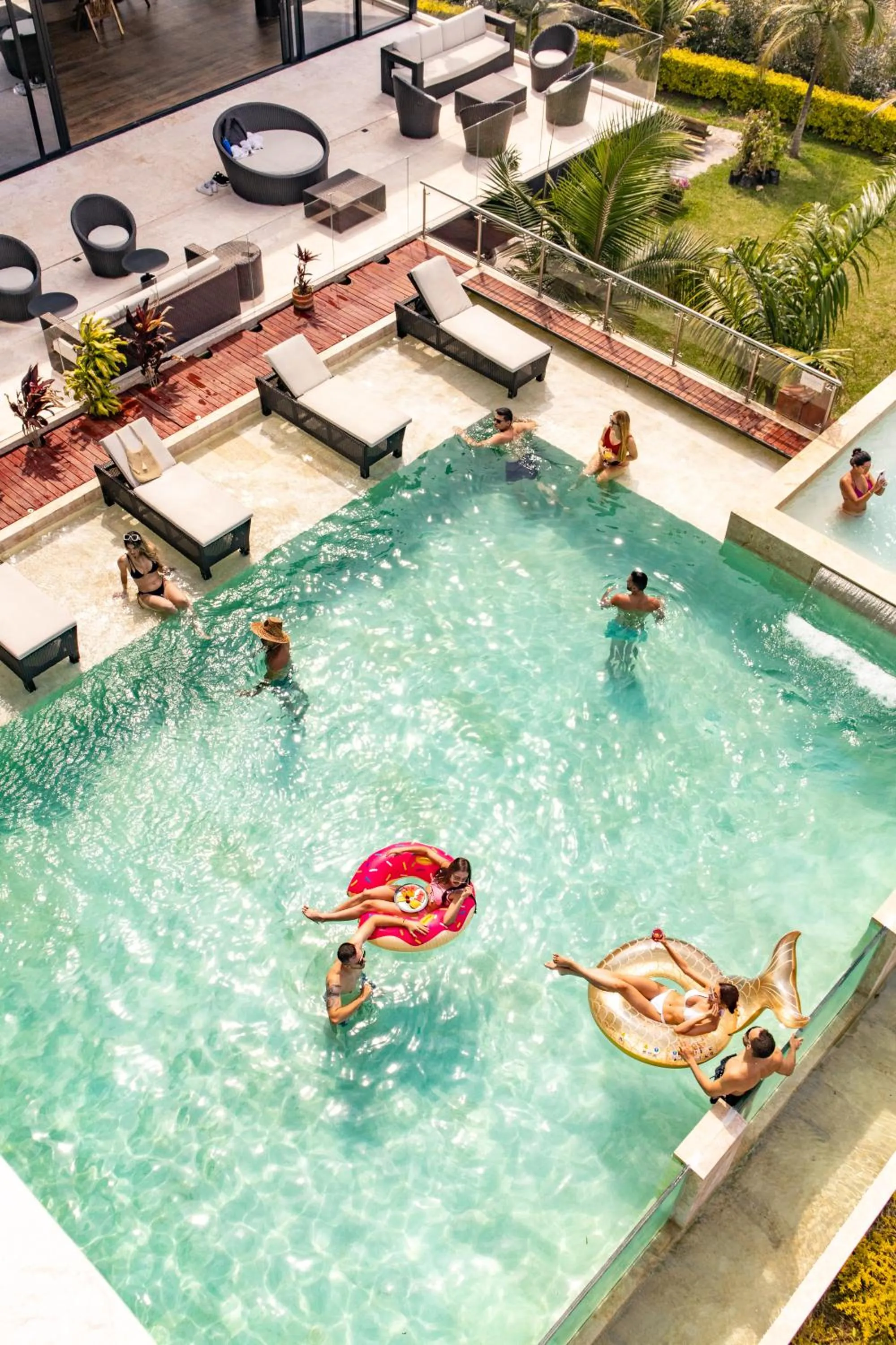 Swimming pool in Vivanti Resort