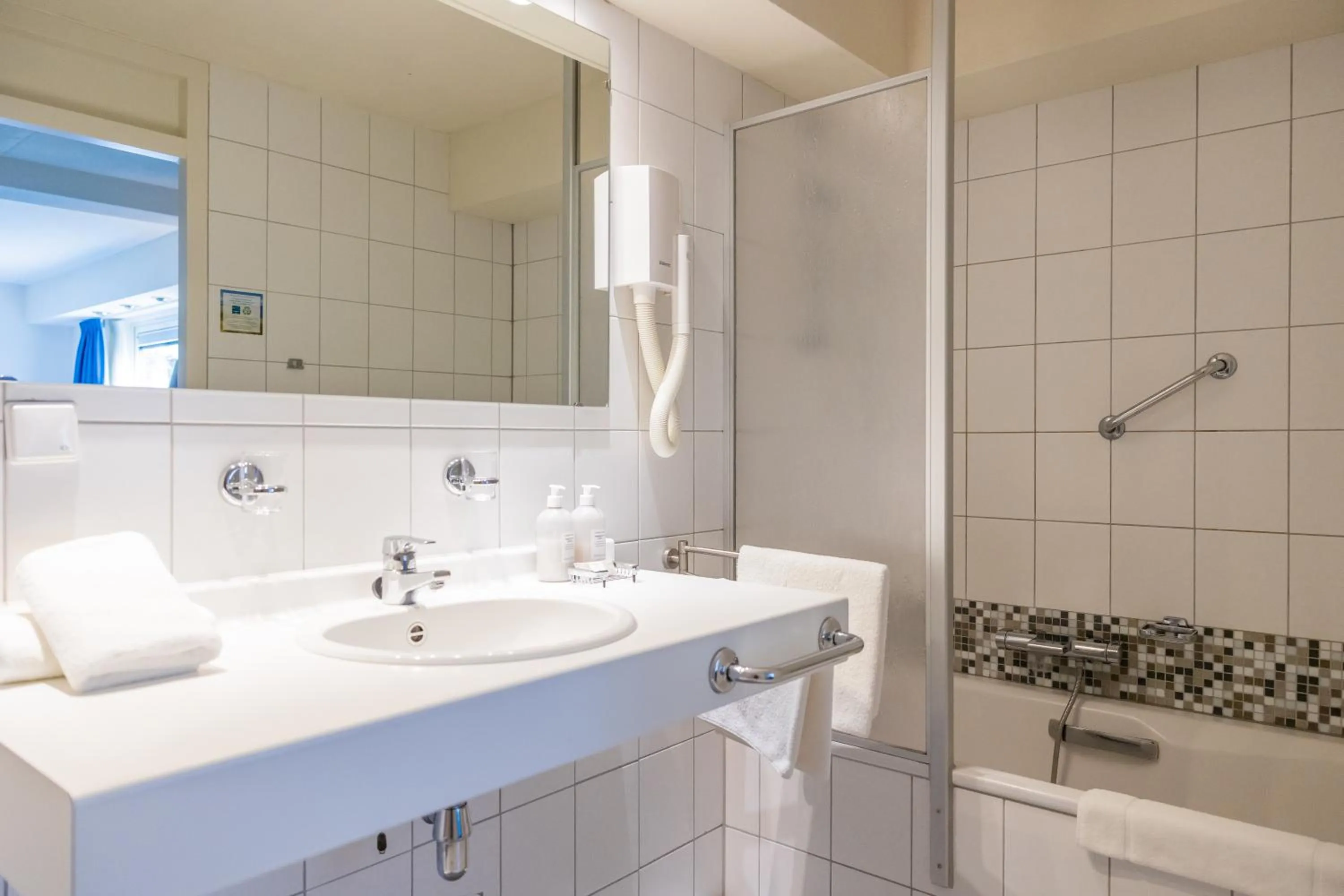 Bathroom in Hotel De Walvisvaarder