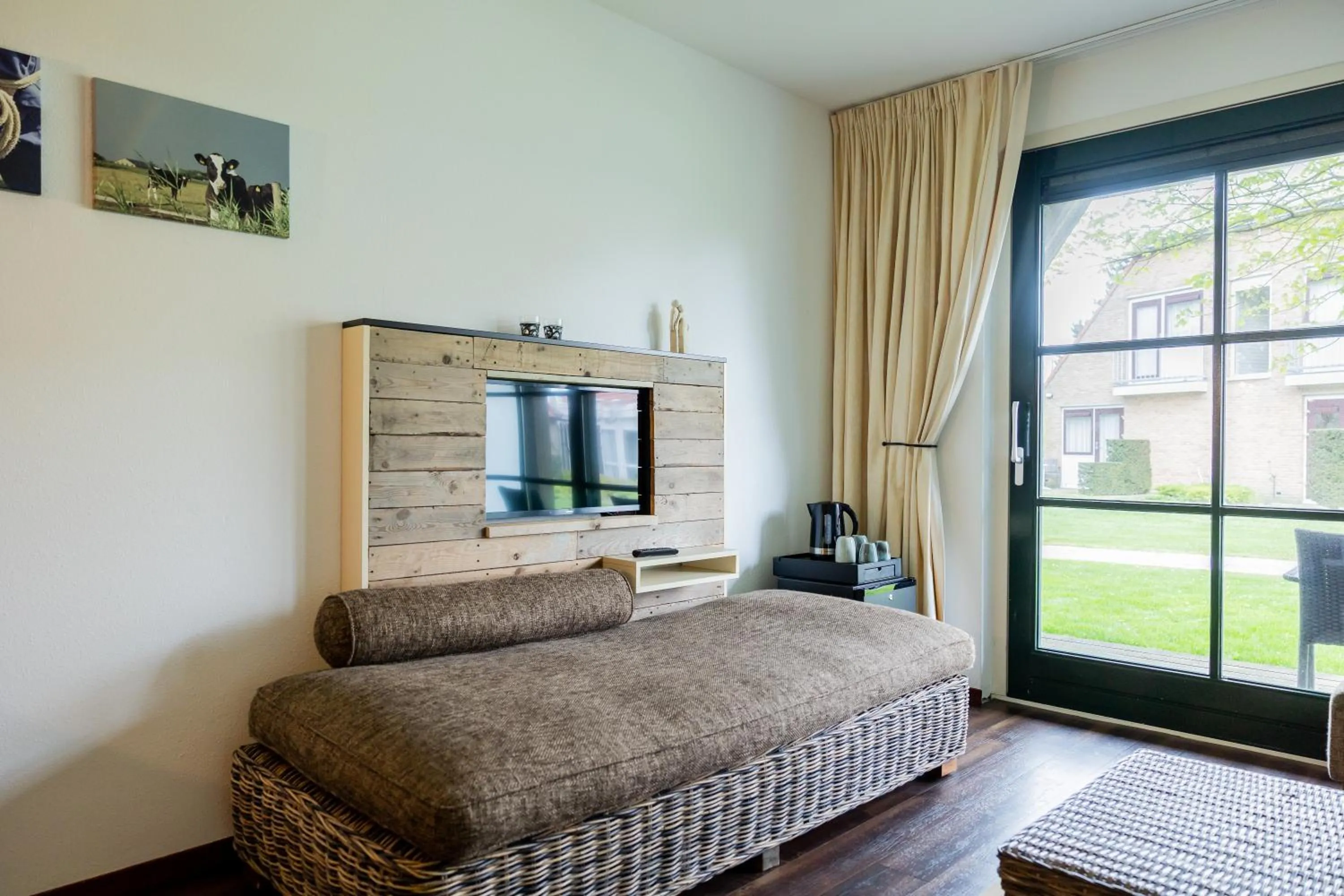 TV and multimedia, Bed in Hotel De Walvisvaarder