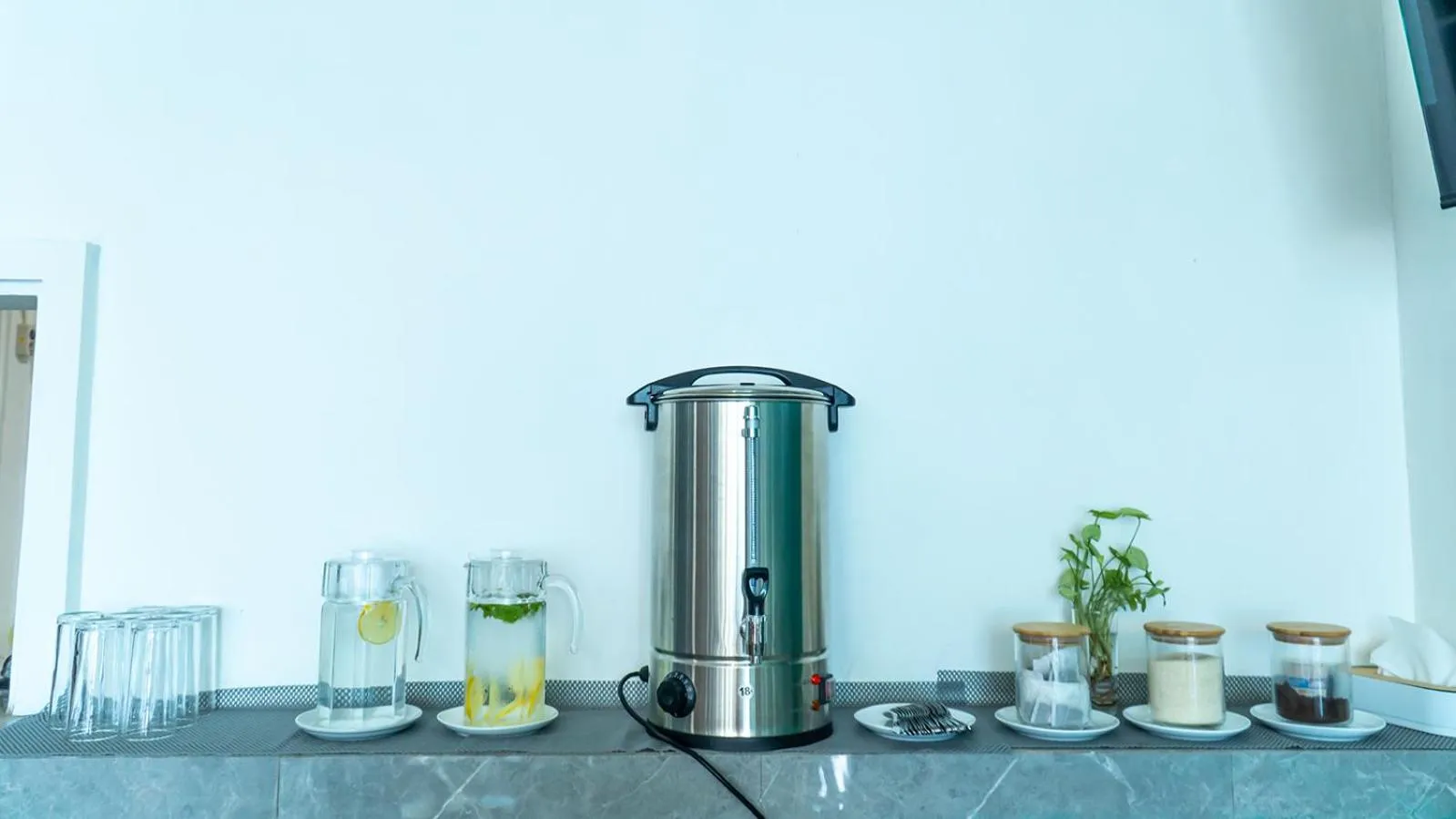 Restaurant/places to eat in Elephant Inn and Suite by Sajiwa