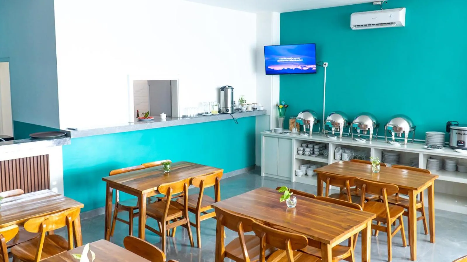 Restaurant/places to eat in Elephant Inn and Suite by Sajiwa