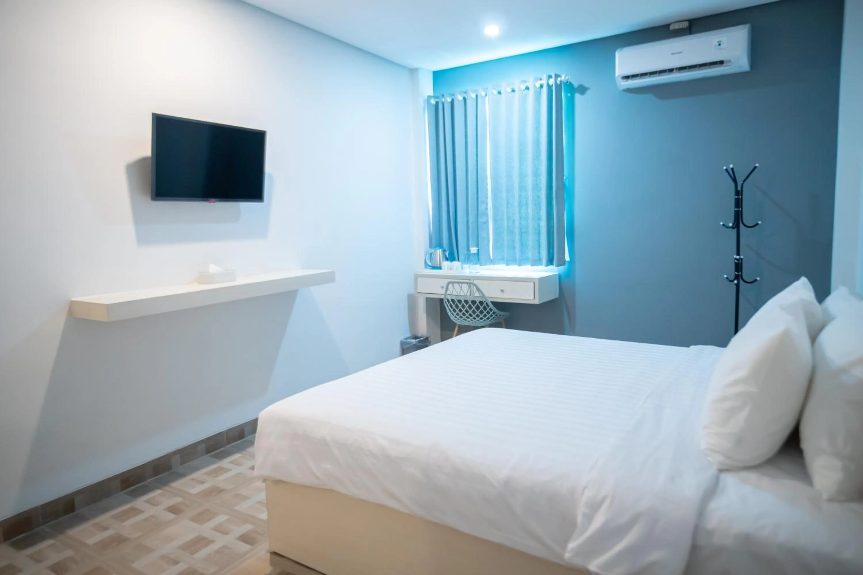 Bed in Elephant Inn and Suite by Sajiwa