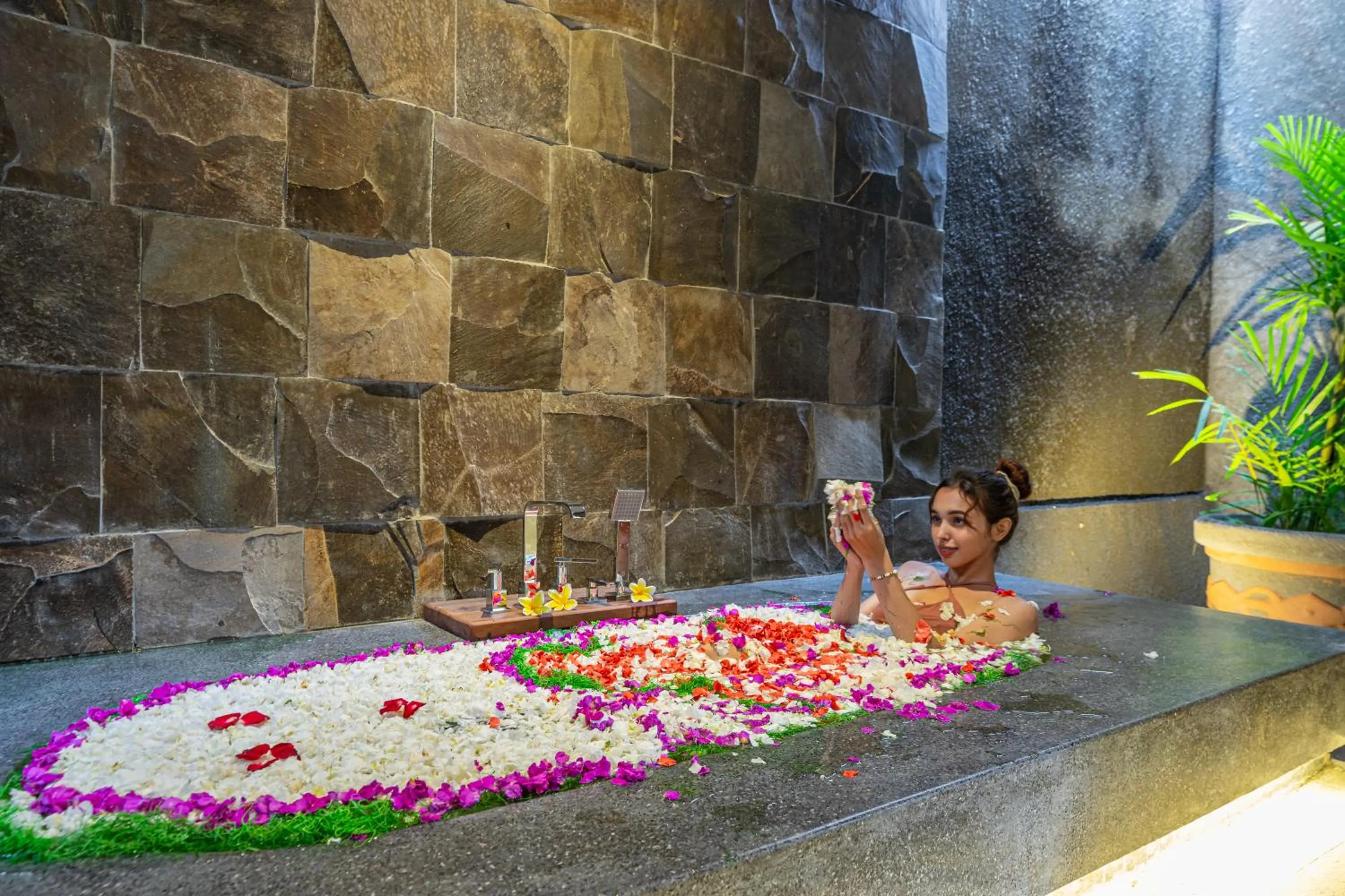 Bathroom in Brand new Luxury 3BR villa Ethnic Ubud #3