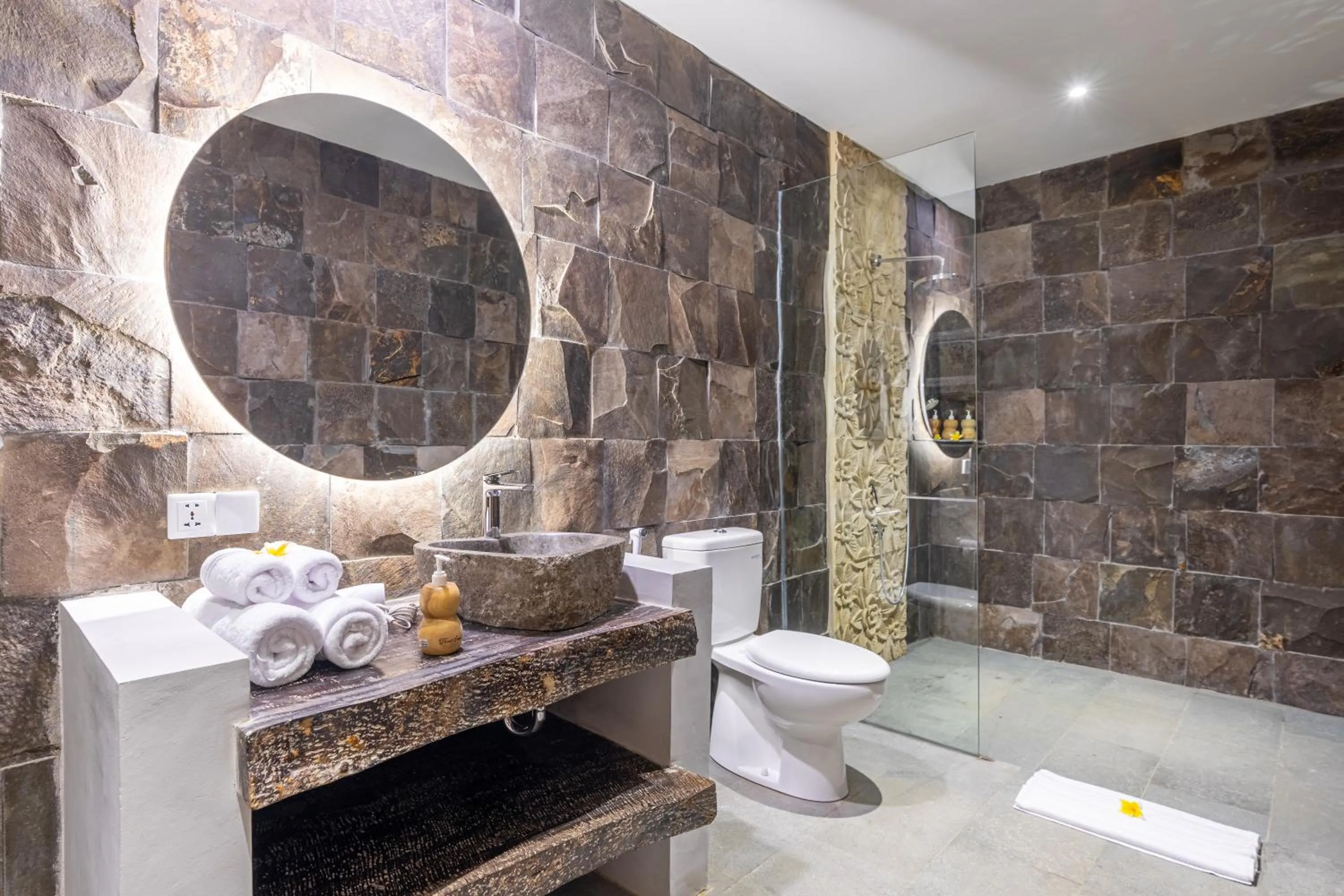 Shower in Brand new Luxury 3BR villa Ethnic Ubud #3