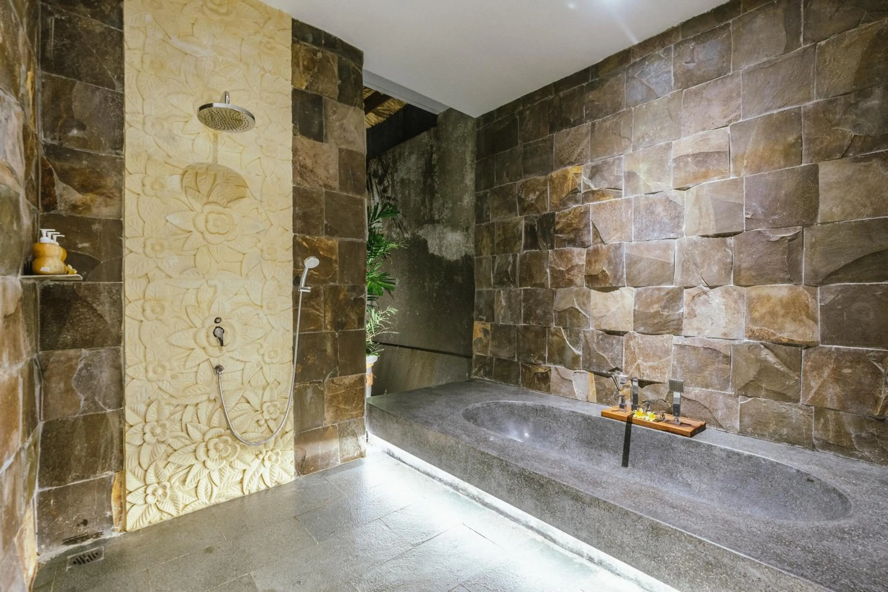 Shower in Brand new Luxury 3BR villa Ethnic Ubud #3