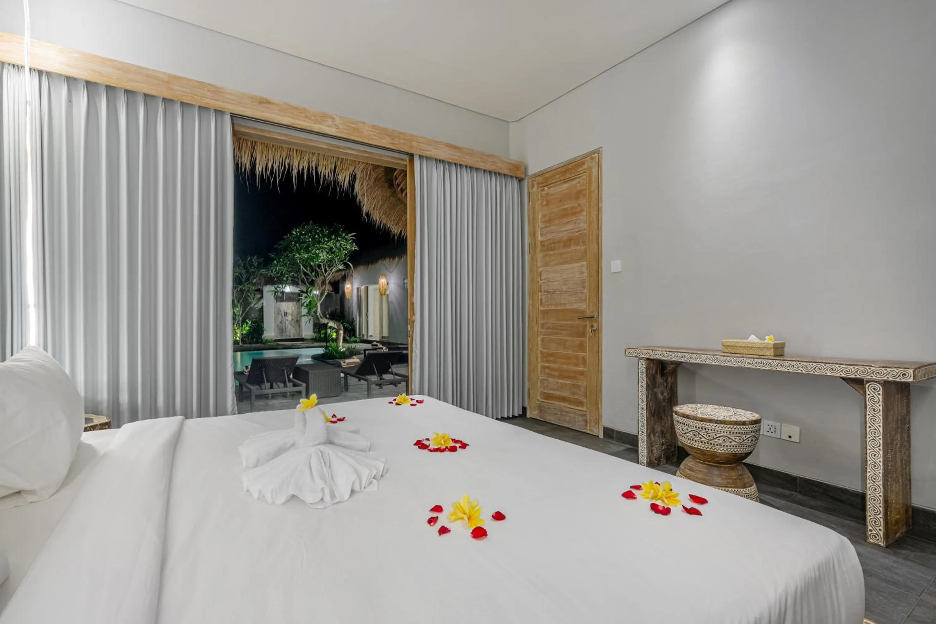 Photo of the whole room in Brand new Luxury 3BR villa Ethnic Ubud #3